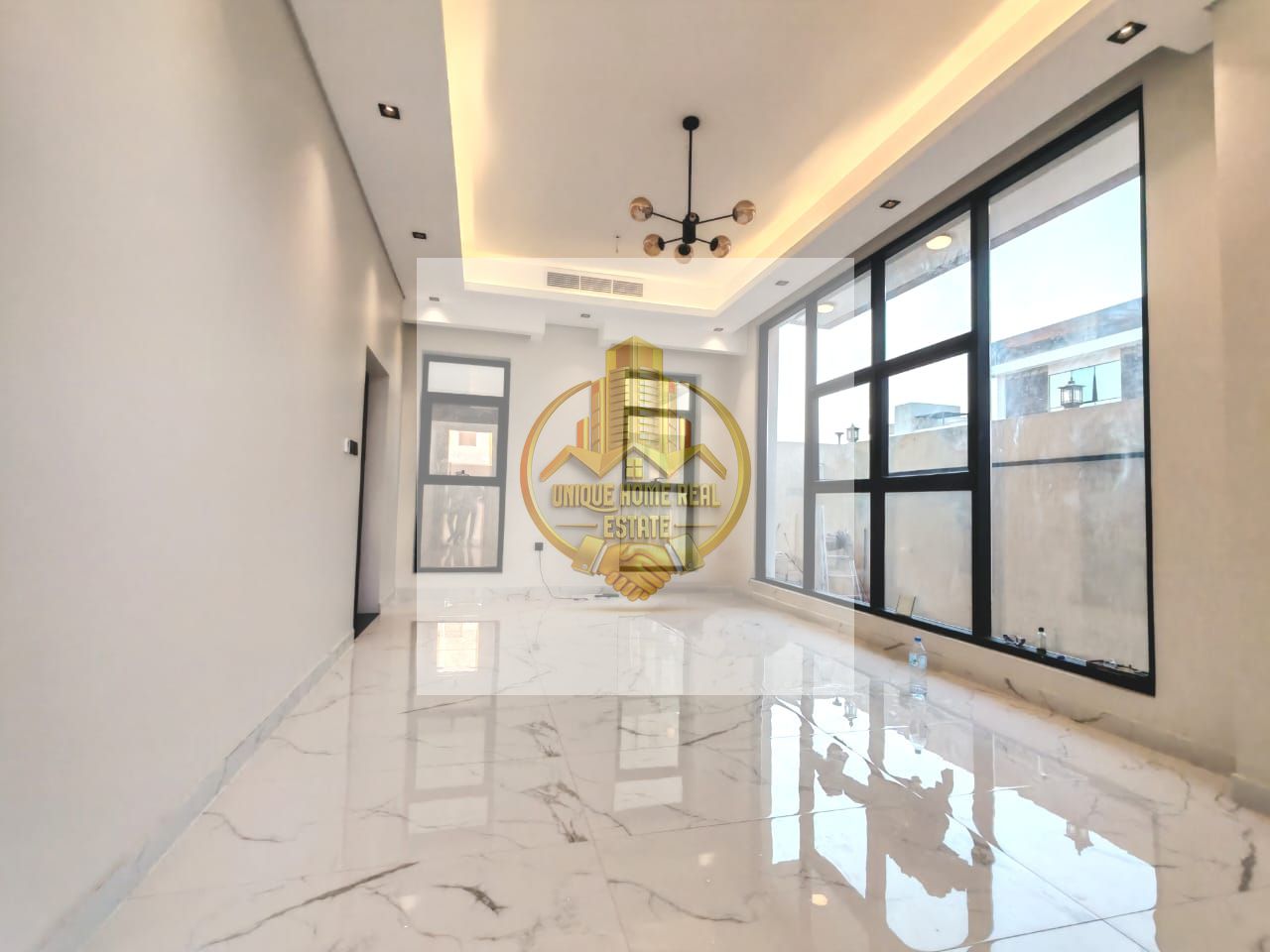 Luxurious Five Master Bedroom Water Electricity Air Conditioners Including Prime Location