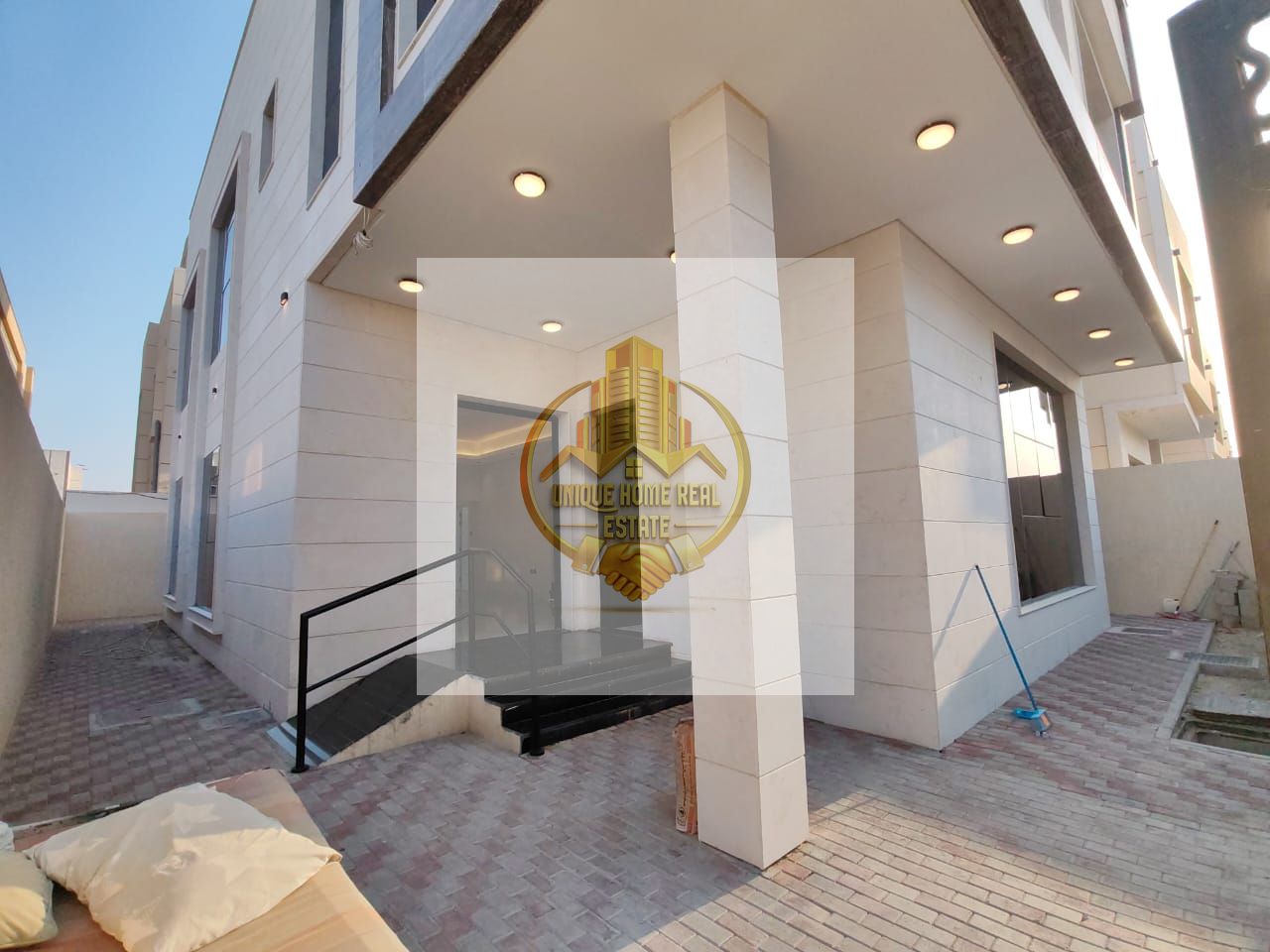 Lavish 5 Bedroom Villa in Yasmeen || Water Electricity Air Conditioners Including || Prime Location