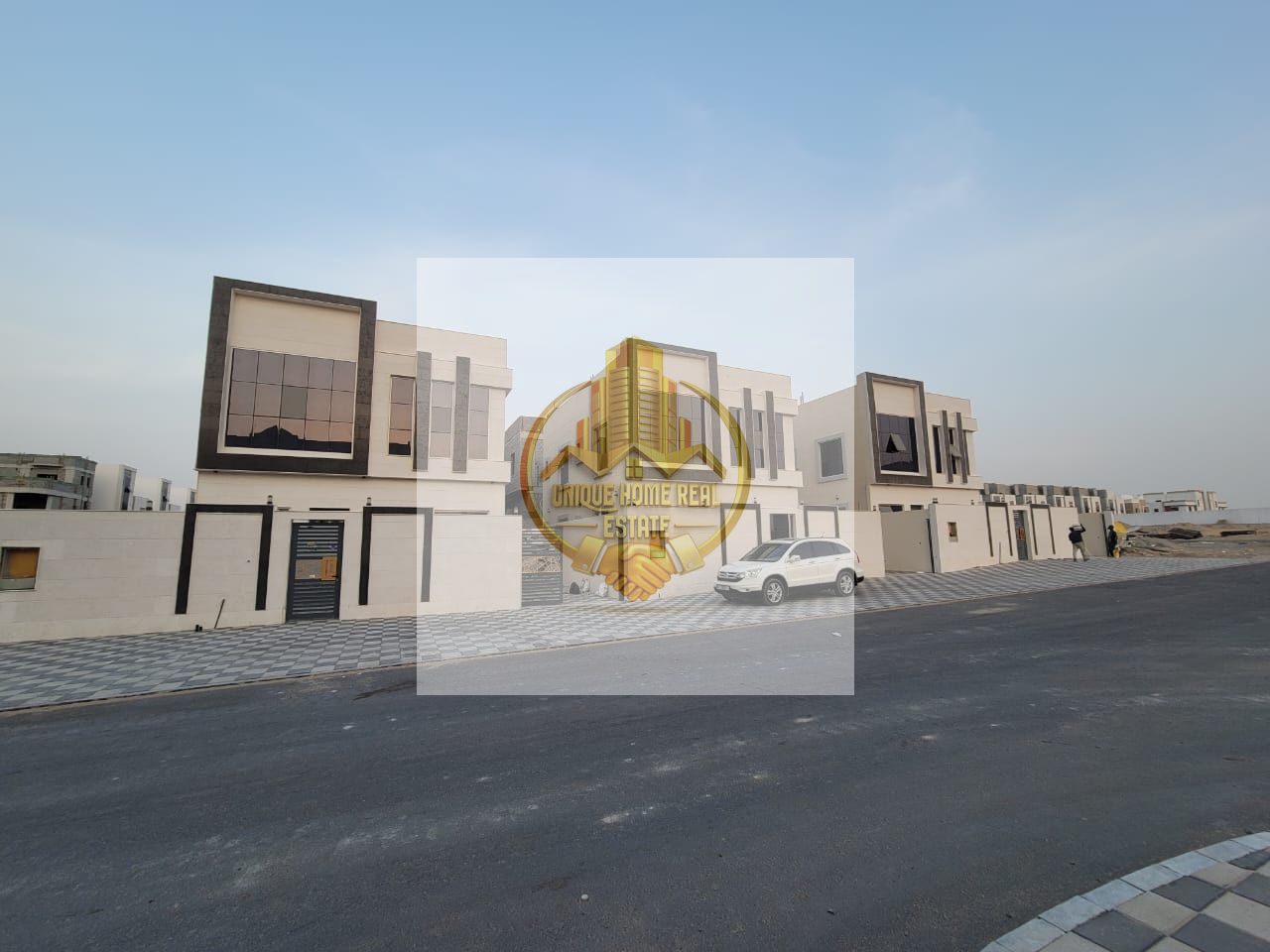 Modern villa For Sale, including registration and ownership fees, 5 Bedrooms, close to the mosque, freehold for all nationalities,