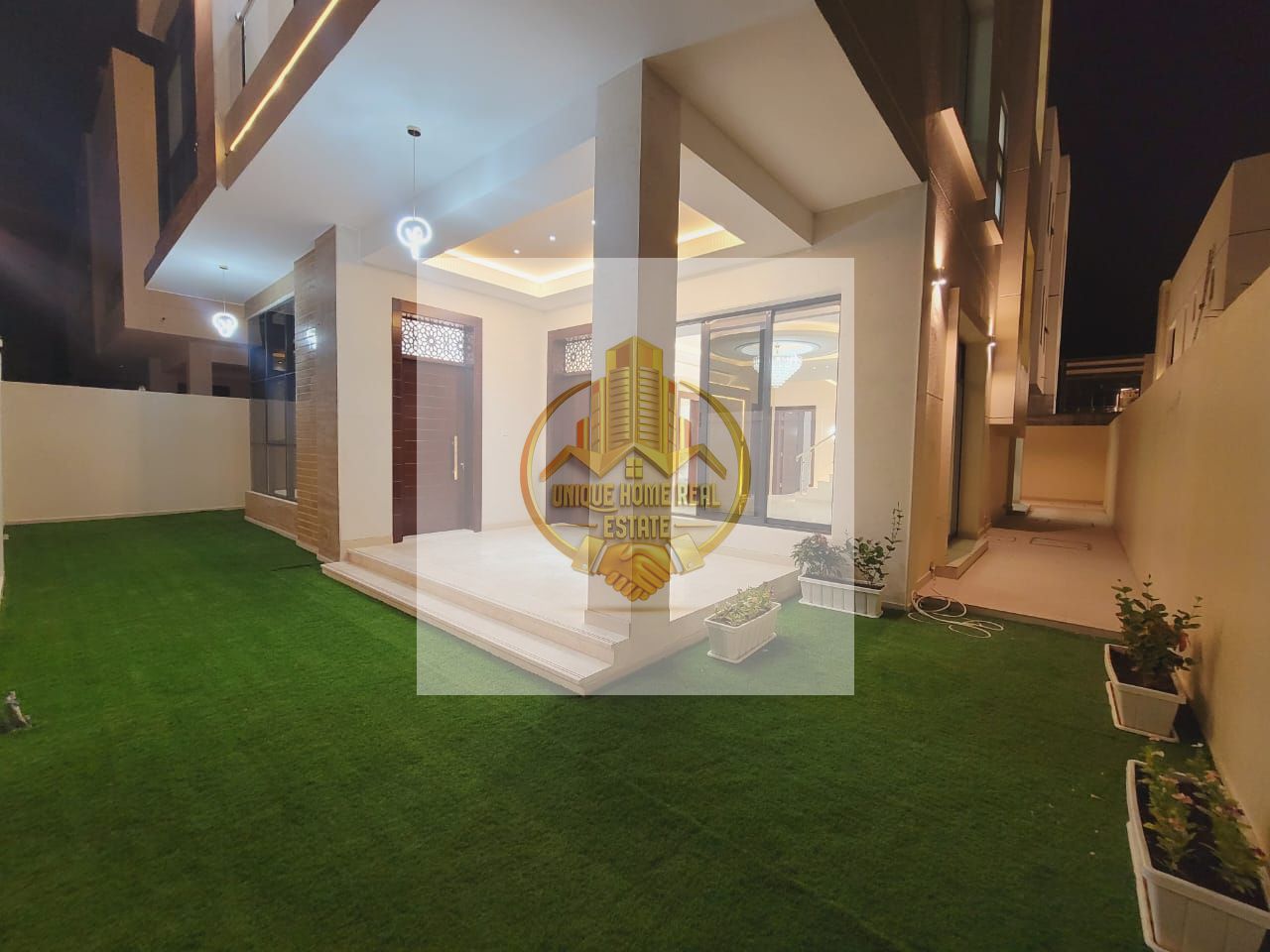 A villa directly from the owner, including registration and ownership fees, with personal finishing, on a main street, close to all services, freehold