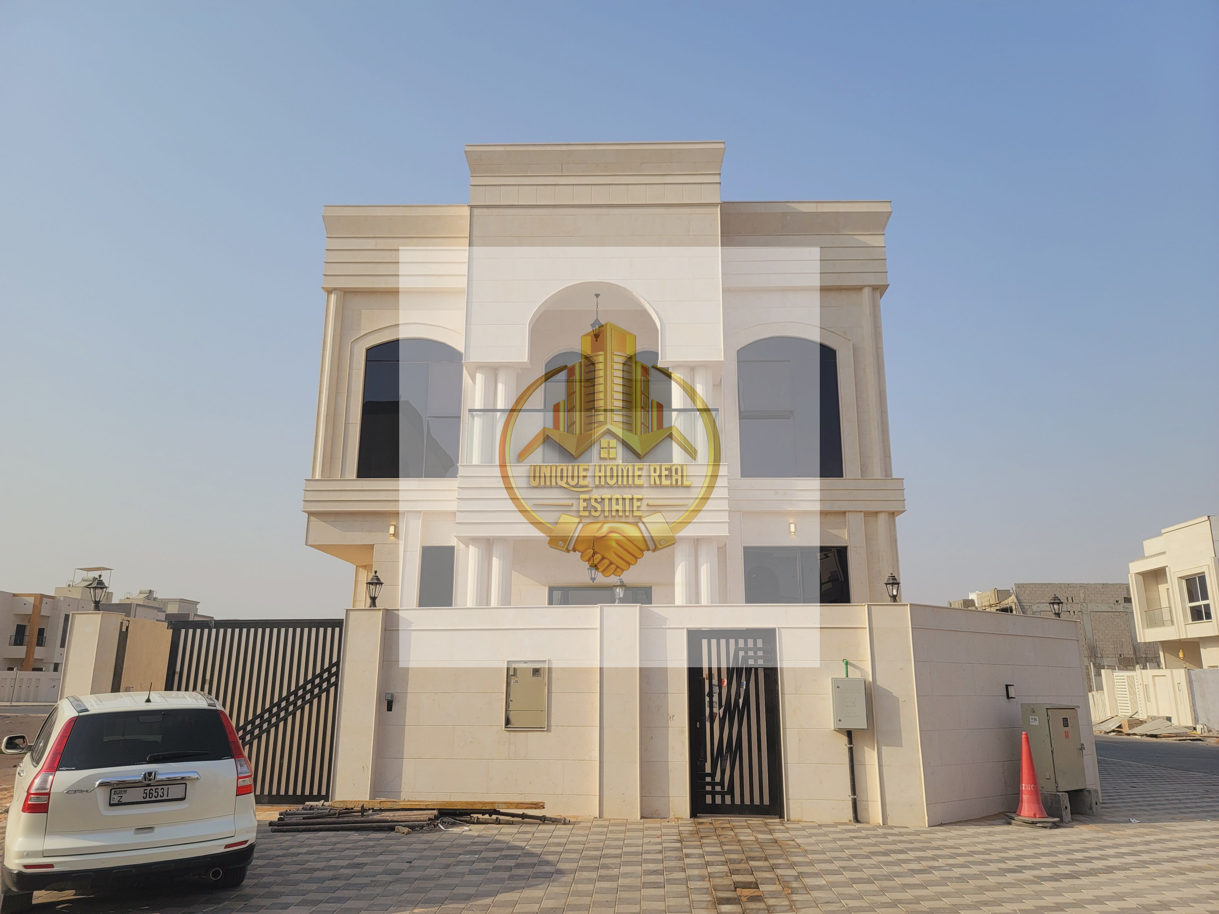 Luxury! Corner Classic 4 Bedrooms Villa For Rent In Al Helio Downtown, Ajman - Prime Location