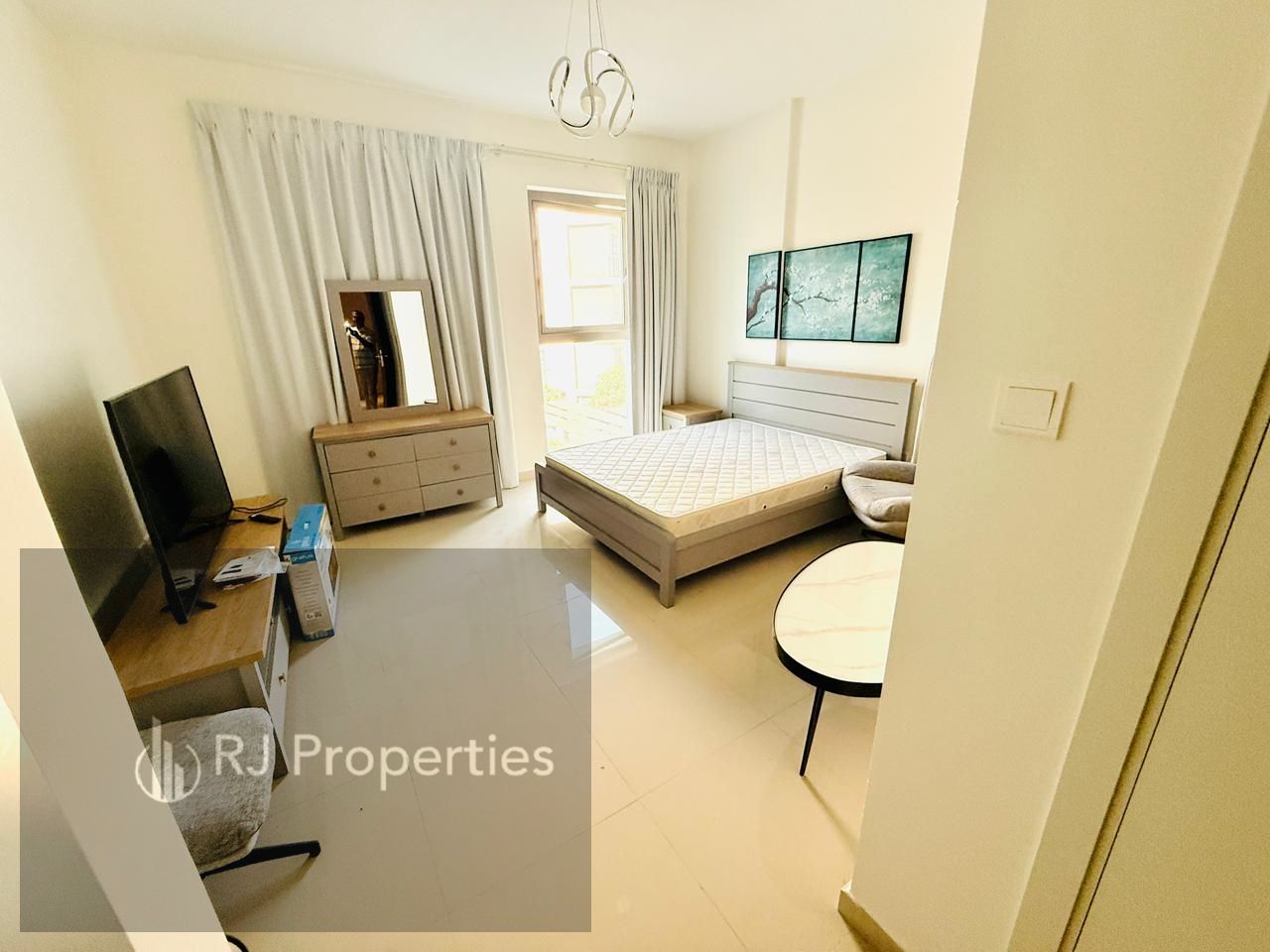 Specious Studio Apartment Fully Fitted separate kitchen With All Amenities