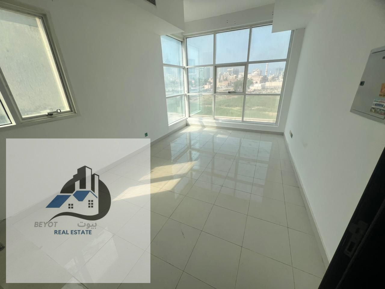 For Rent in Ajman – Spacious Studio in Liwara Area Excellent location directly opposite the bus station, suitable for singles or couples, and clo