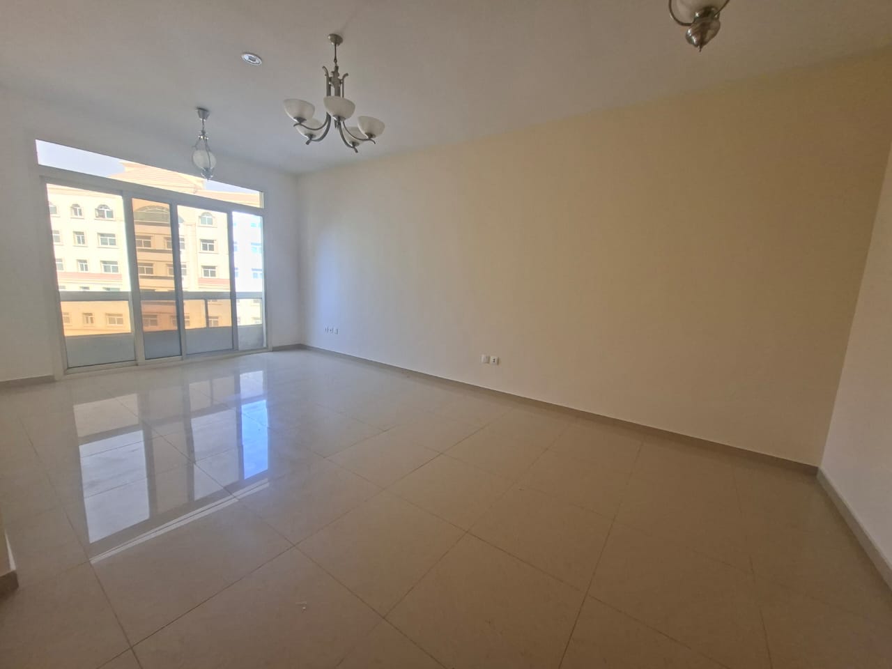 Like brand new building Muwaileh Commercial sharja 1bhk with 2 washroom with master room no comeshan prime location