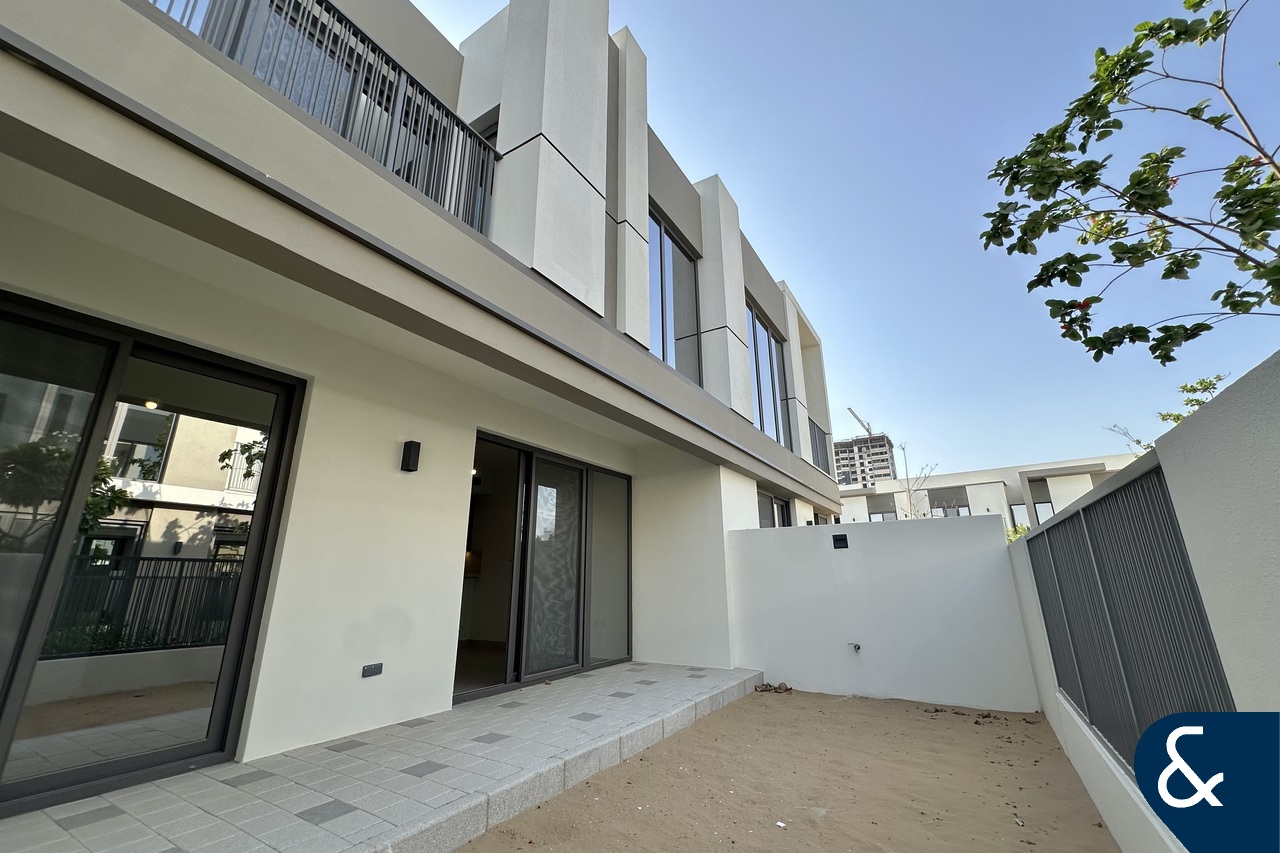 LIGHT WOOD | CLOSE TO AMENITIES | VACANT
