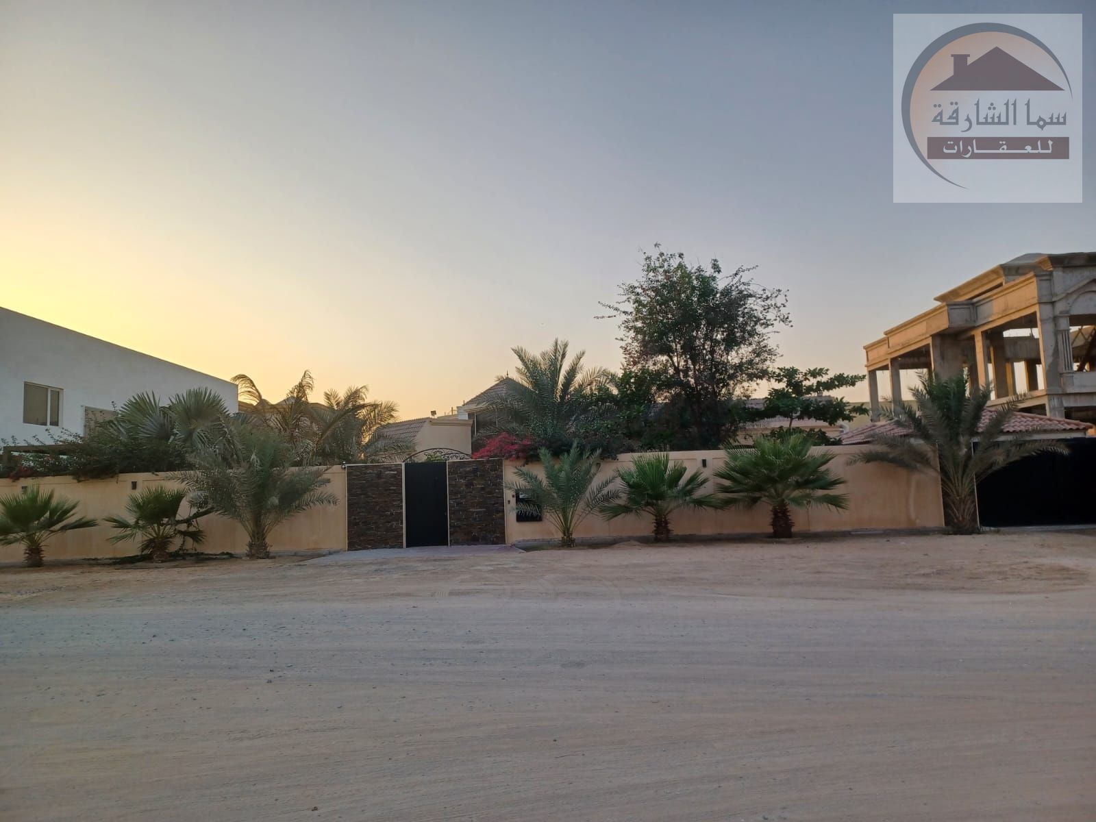 For sale: Single-story villa in Al Rahmaniya, Shaghrafa 3, Sharjah. Ownership is limited to UAE nationals and GCC citizens. Land area: 1421 sq m (1530