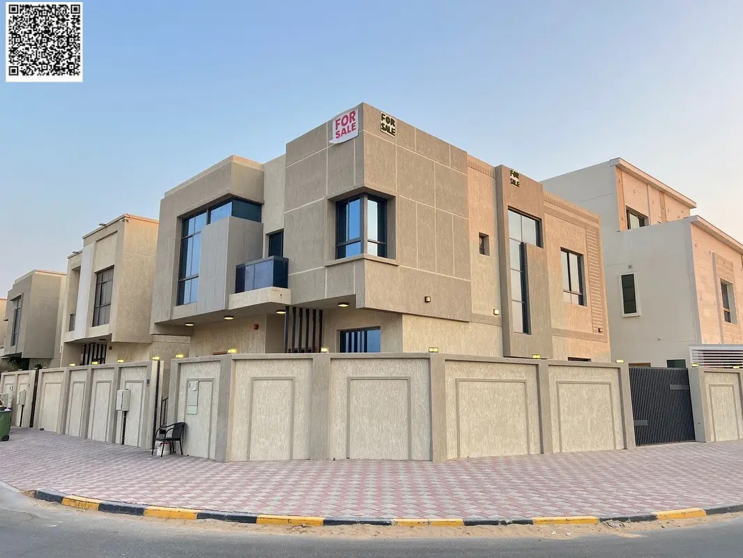 Corner villa with modern finishing and a large setback, price includes air conditioning, electricity, and water (negotiable).