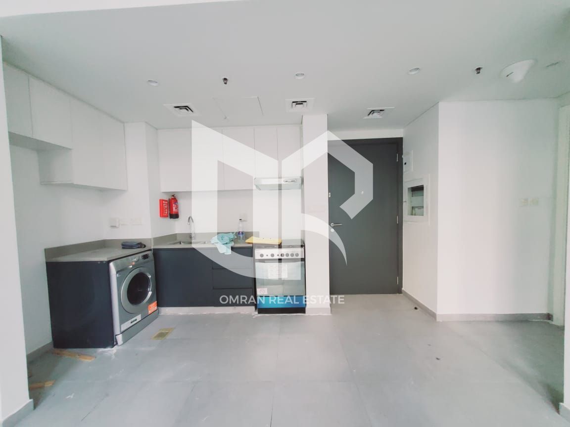 A great opportunity: an apartment in Al-Jada, suitable for living or investment, in a solo building. One bedroom, living room, and balcony.