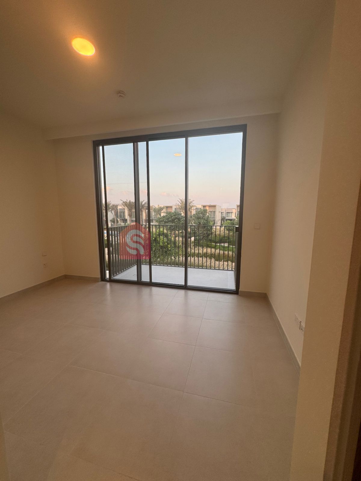 Corner | End Unit | Single Row | Open Green View