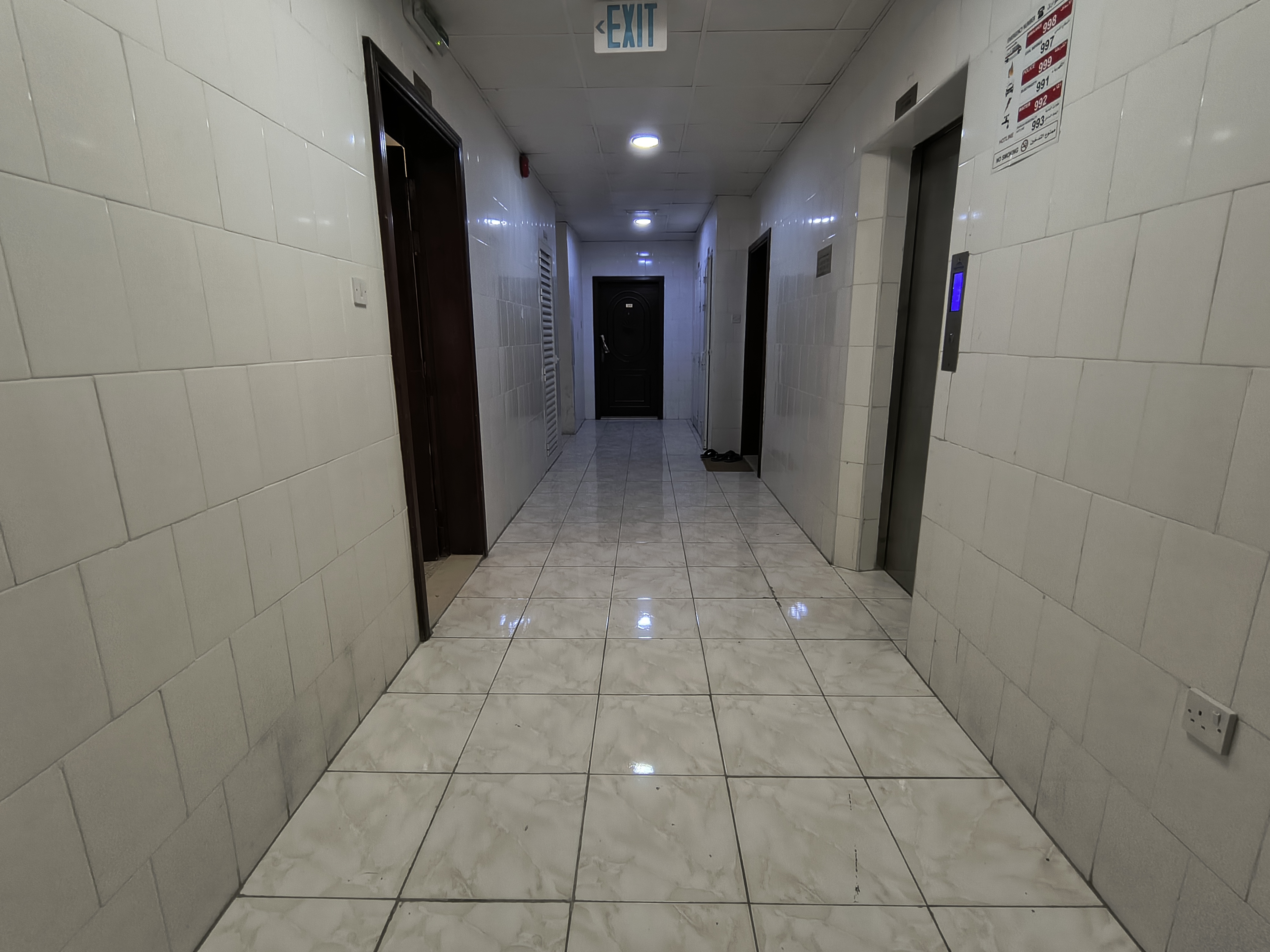 BIG SIZE 1 BEDROOM HALL WITH 2 BATHROOM CLOSE TO SAFARI MALL ROAD SIDE BUILDING READY TO MOVE FOR ASIAN FAMILY ONLY