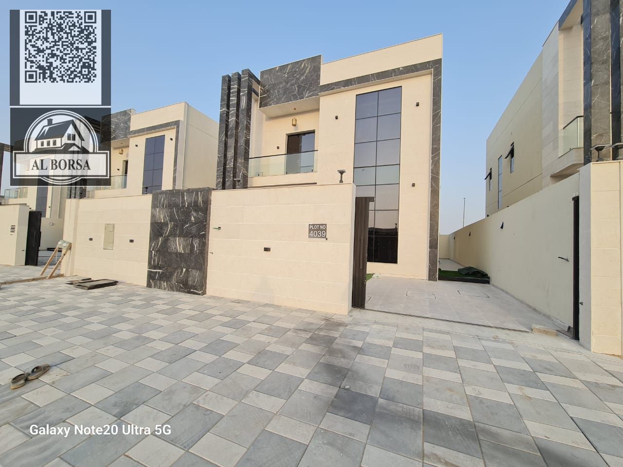 For rent in Al-Haliyo 2, a villa with 4 master bedrooms, a majlis, a living room, a maid's room, and a spacious kitchen.