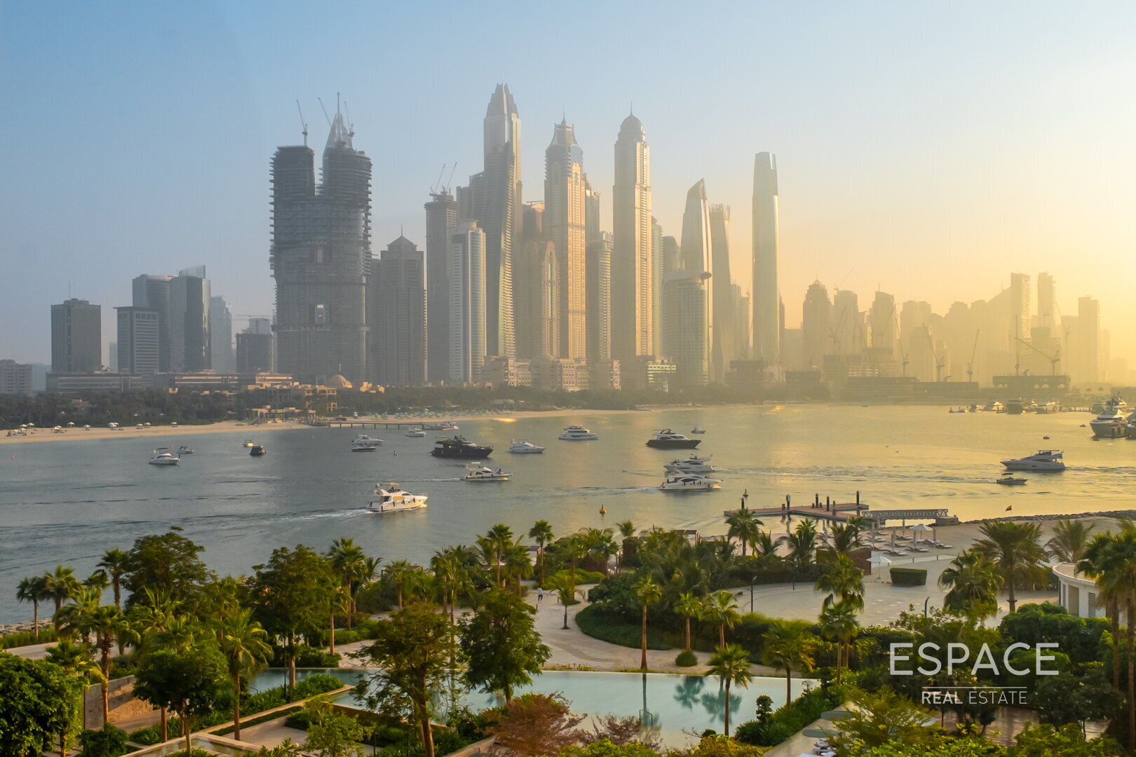 Jumeirah 4BR Condo in Dubai, Palm Jumeirah