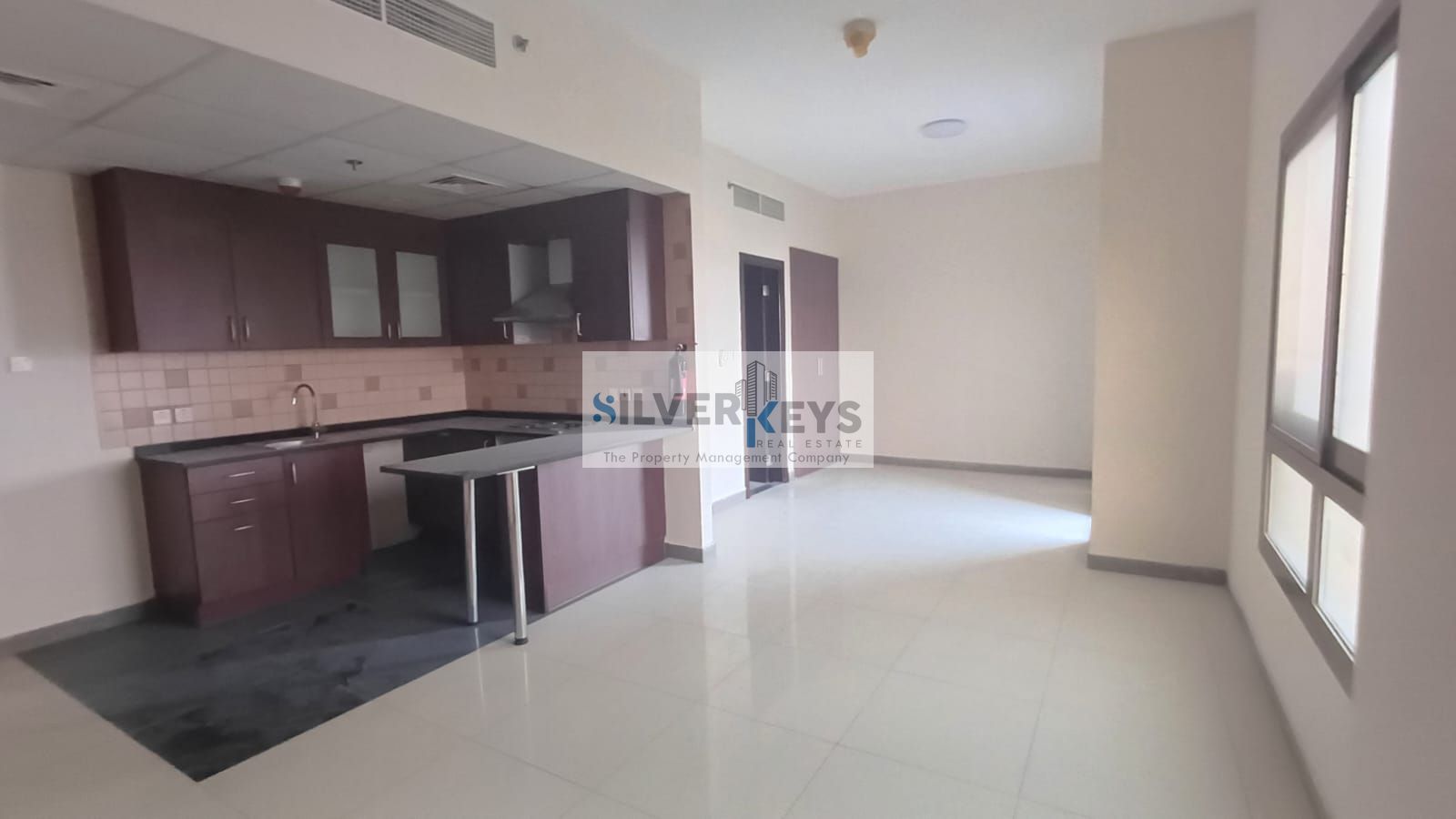 AFFORDABLE & SPACIOUS STUDIO APARTMENT WITH SEPARATE KITCHEN AVAILABLE FOR RENT