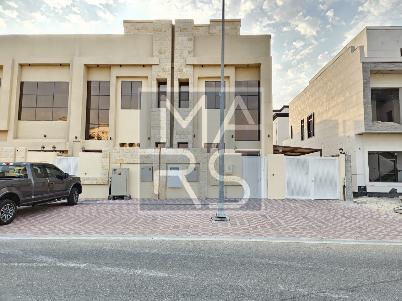 MODERN DESIGN-4BHK VILLA-BEST PRICE-READY TO MOVE