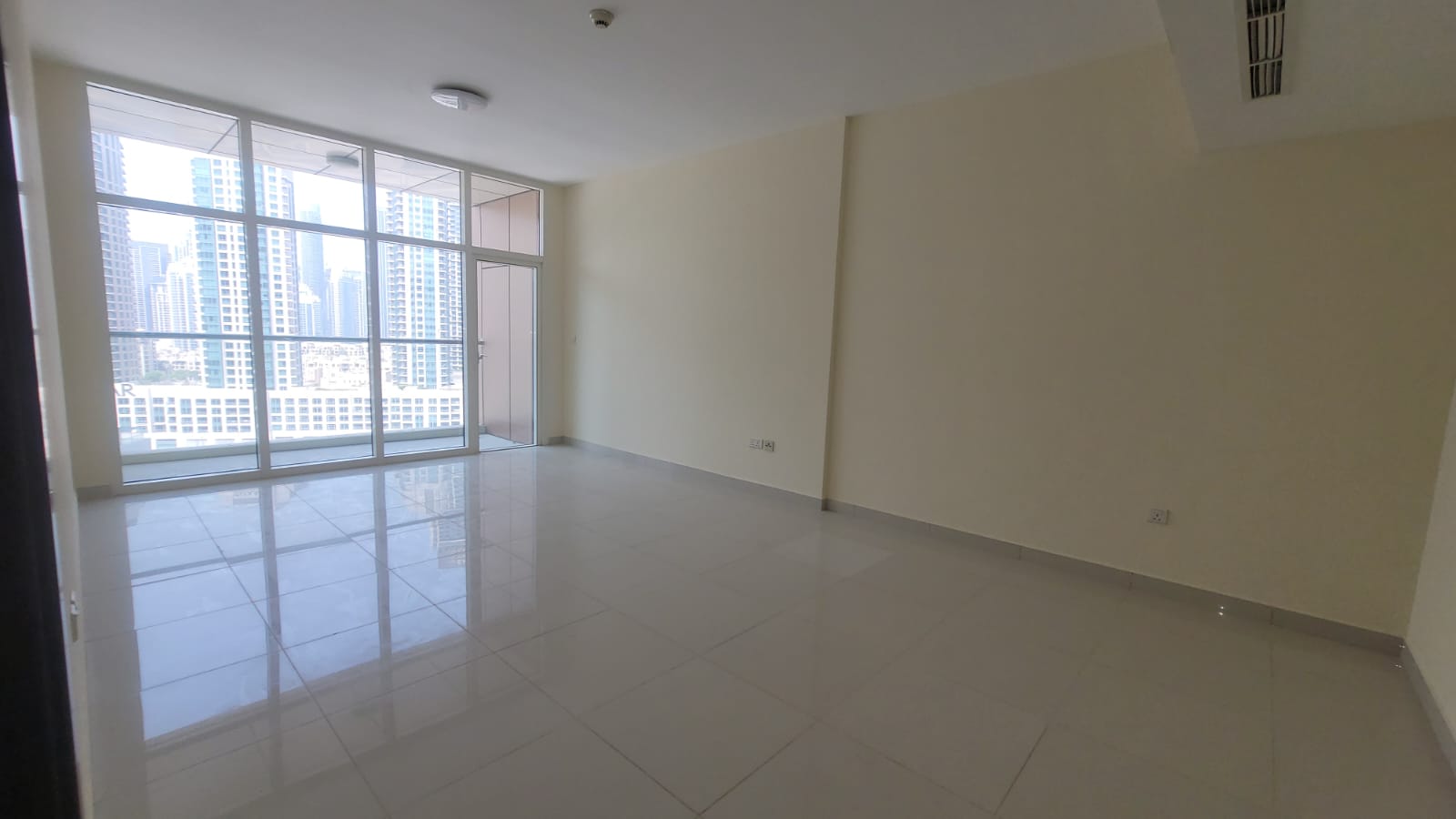 Bespoke Canal View Mid Floor Spacious Apt