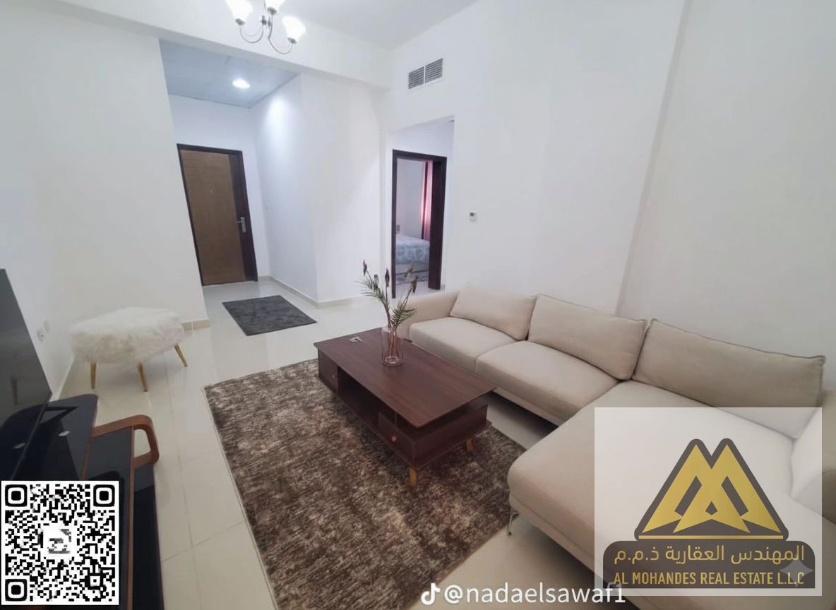 : **“Large space | Furnished with excellent furniture | New building | Central air conditioning | Prime location. ”**
