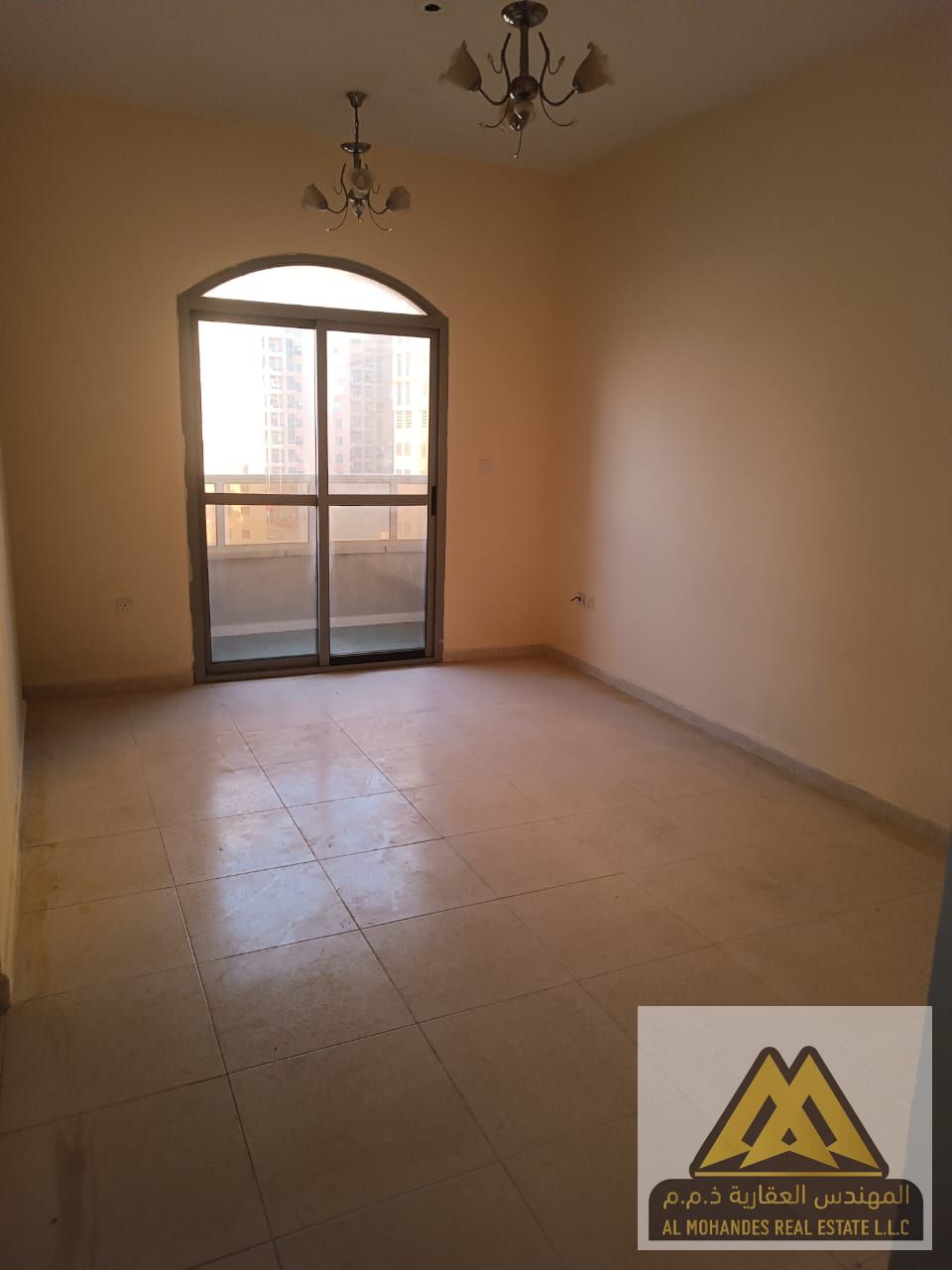 Direct view of the main street | Clean, family-friendly building | Spacious areas with a comfortable layout