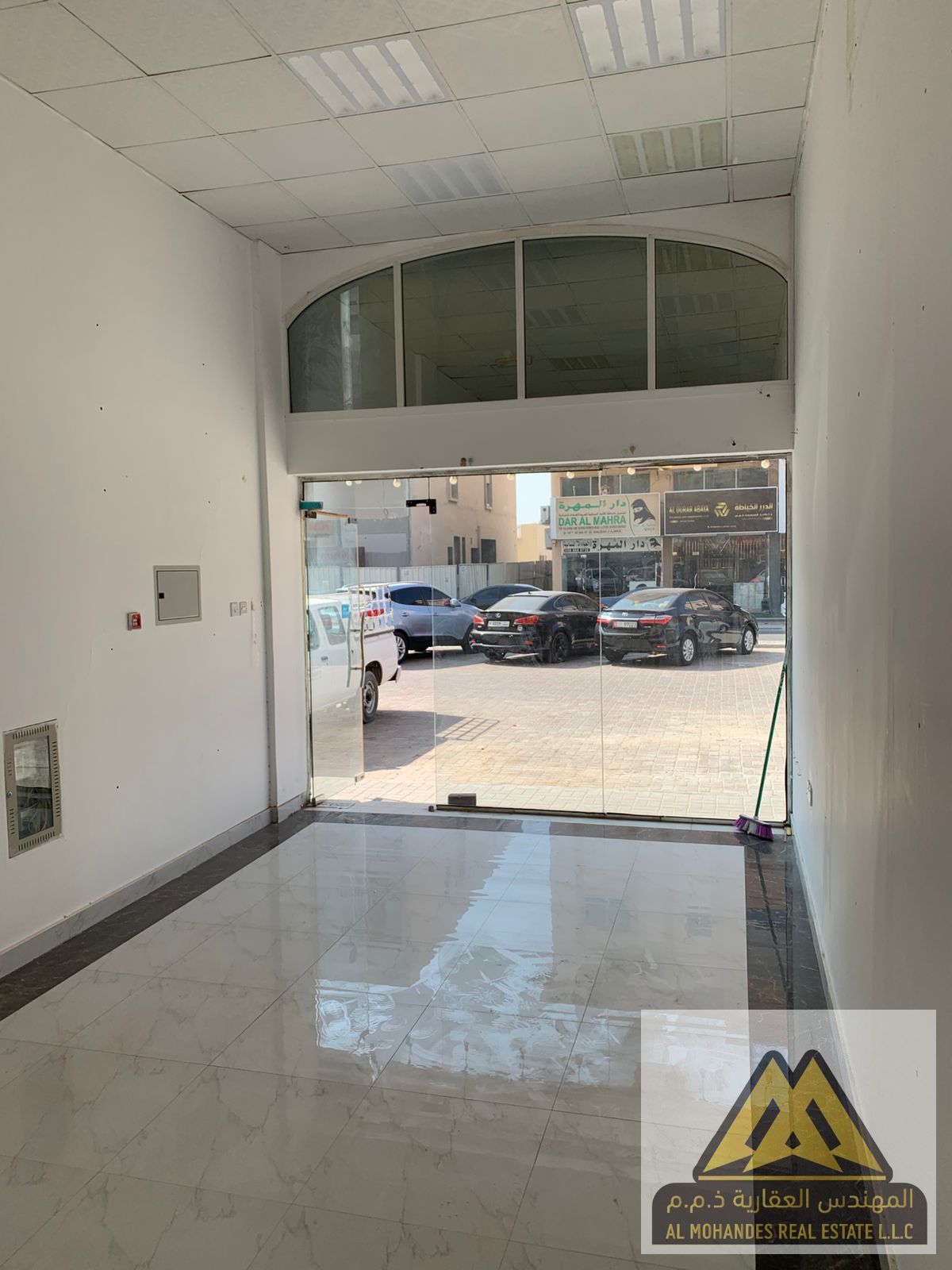 Large space | Suitable for all fields | Insurance (check) is non-cashable
