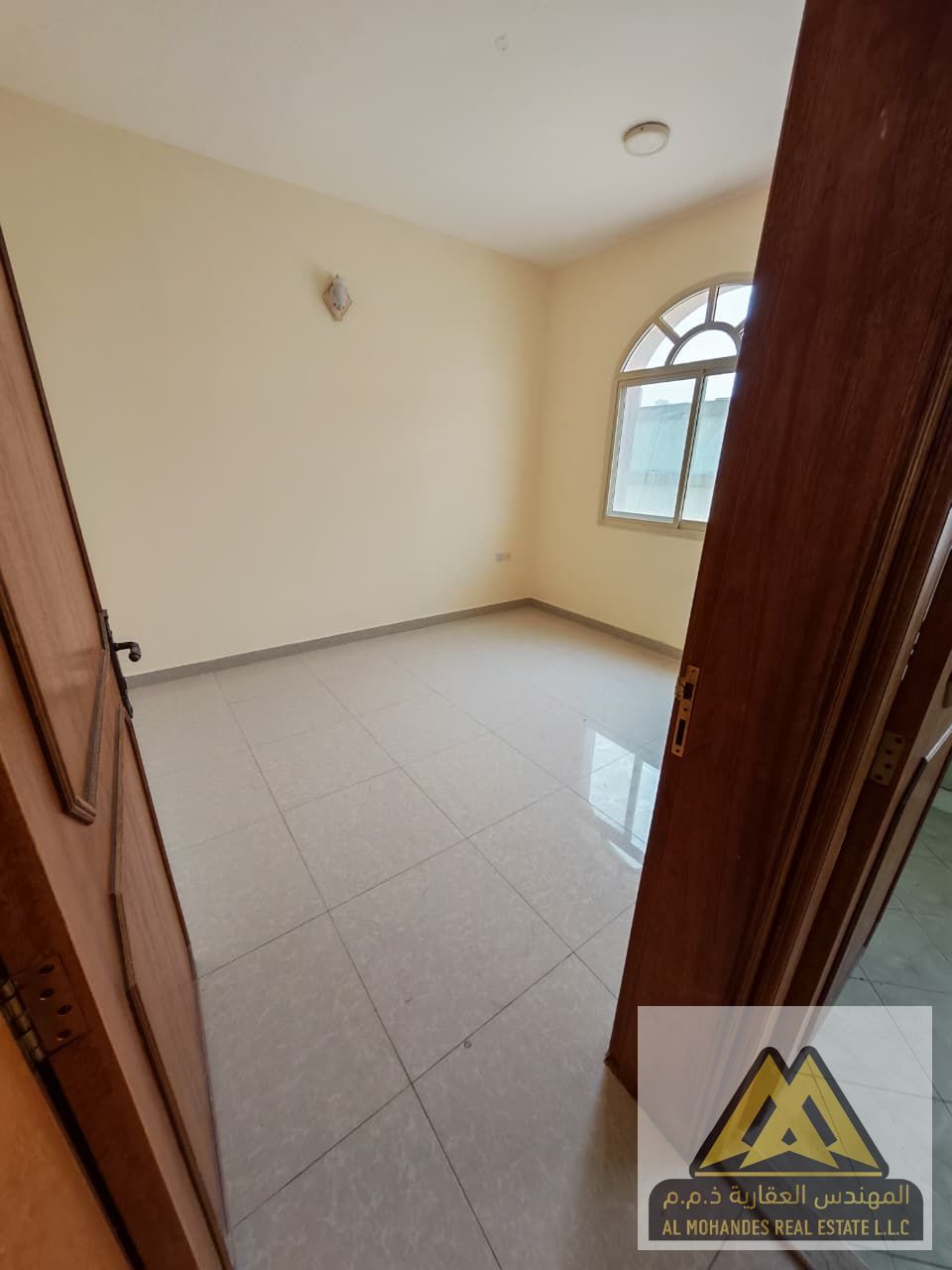 On Sheikh Maktoum Bin Rashid Main Street | Prime location close to all services | Flexible payment options | Split air conditioning