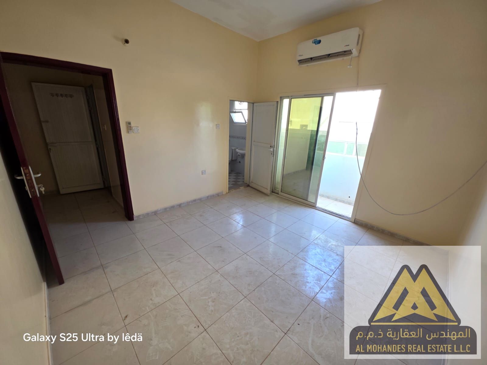 Large spaces | Split air conditioning | Very close to all services