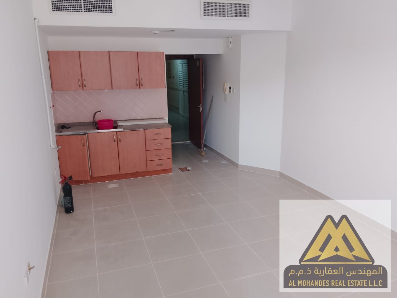 Insurance is a non-cashable check | 4 installments | Very suitable space