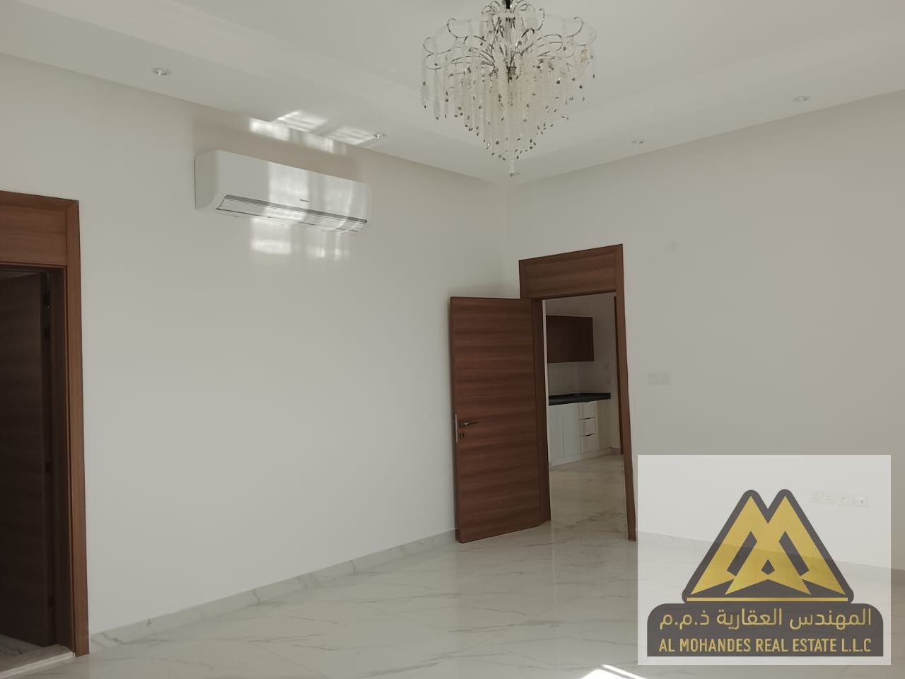 Spacious area | Air conditioning | Close to all services | Affordable price | Distinctive view