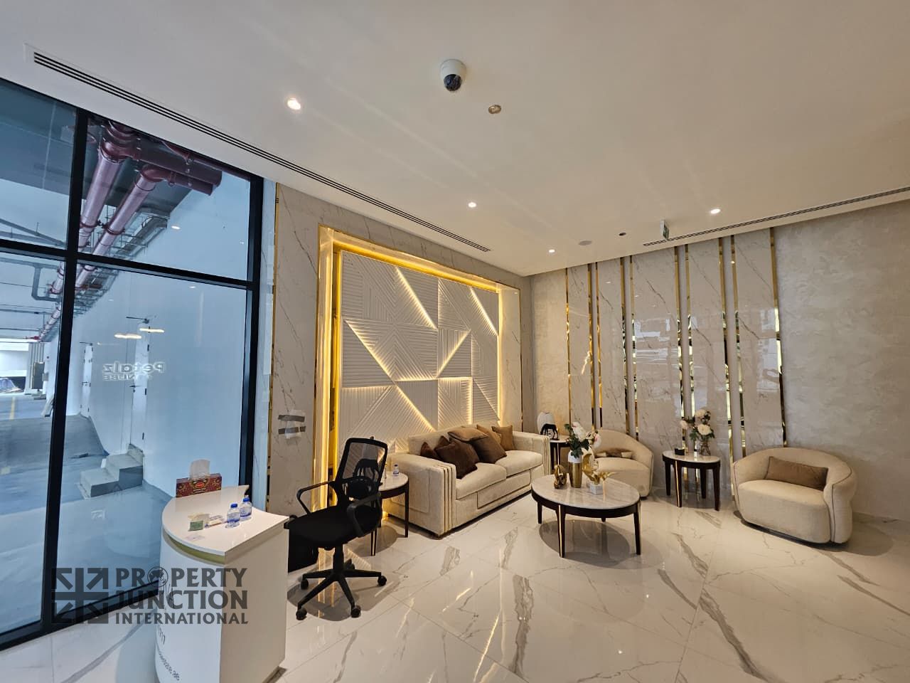 VACANT | FURNISHED | CLOSE TO METRO | POOL VIEW