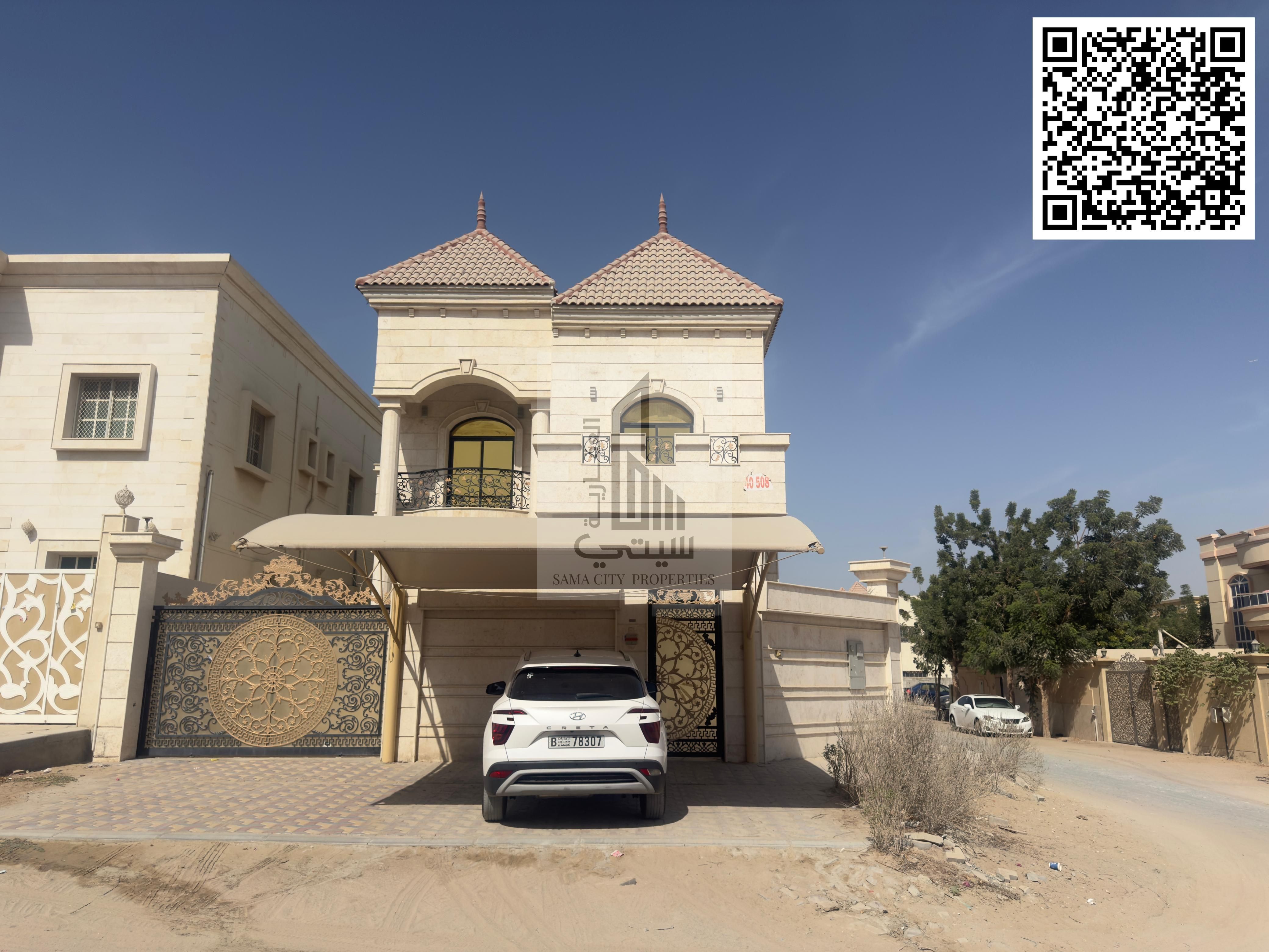 Villa for sale in a corner location, excellent location, very close to all services.