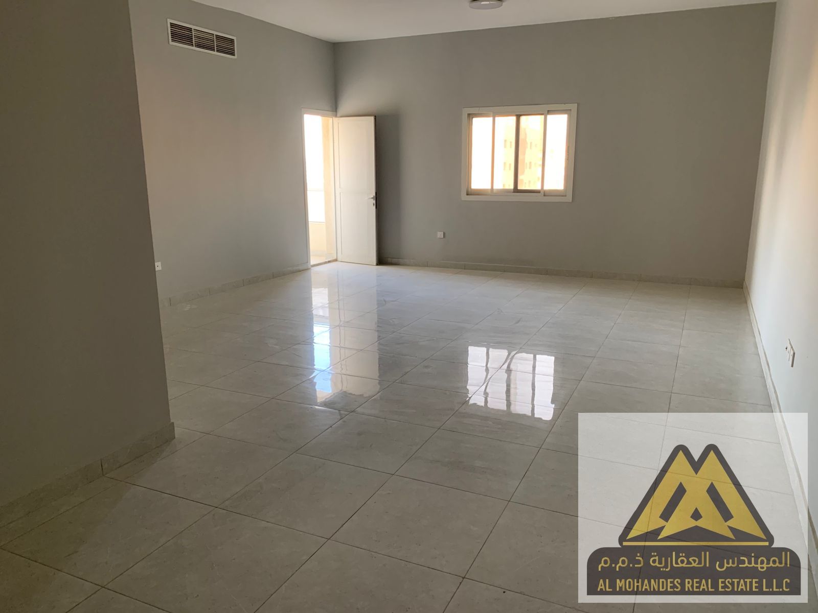 For Rent in Ajman – Al Jurf 3 Very spacious rooftop apartment – Prime location on Mohammed Bin Rashid Street