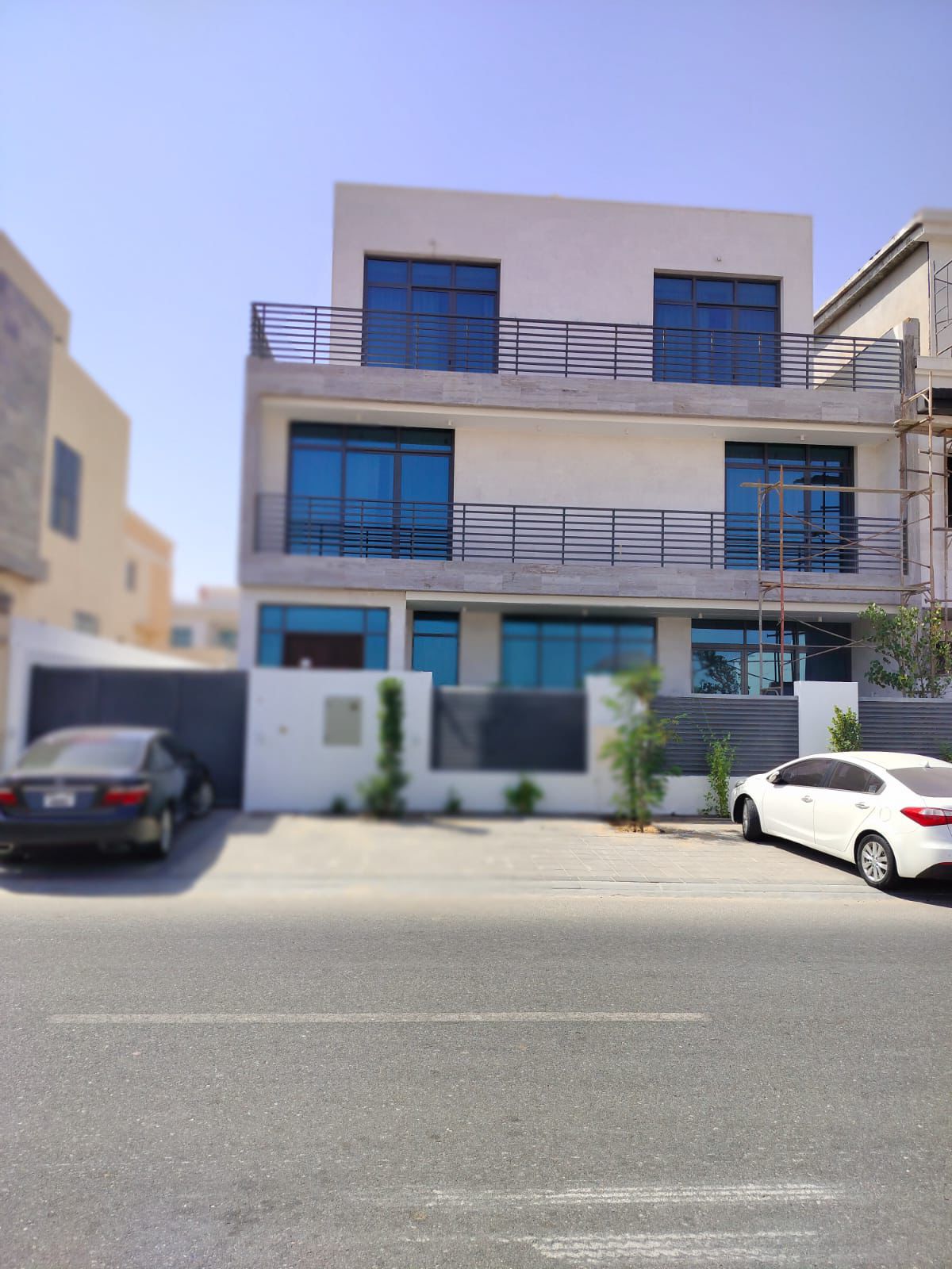 For sale luxurious villa in Al-Hawshi area in prime location