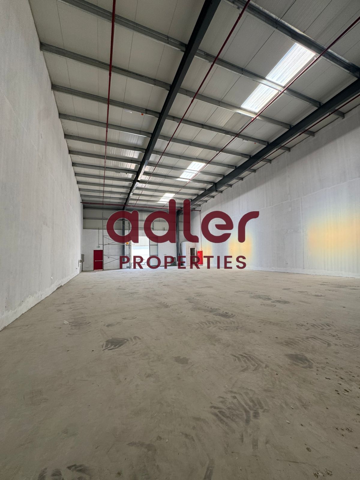 WELL-DESIGNED COMMERCIAL WAREHOUSE IN A PRIME LOCATION | LARGE BUILT-UP AREA WITH EXCELLENT HEIGHT