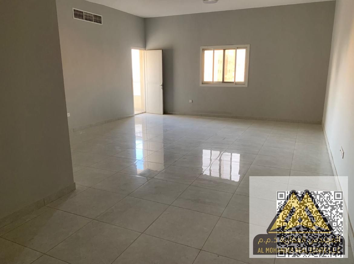 Very large space | Open view | Excellent ventilation | Quiet building