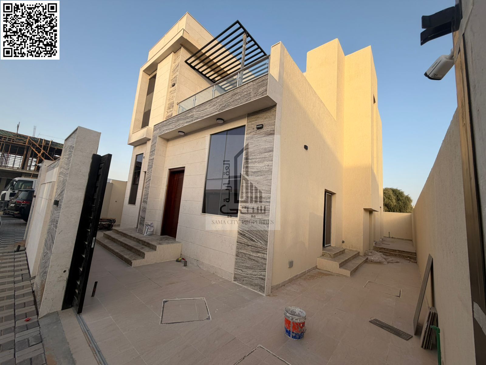 Villa for Sale in Al-Haliyo Consisting of: 4 Master Bedrooms • Majlis with Bathroom • Living Room with Bathroom • Main Kitchen • Maid's Room •