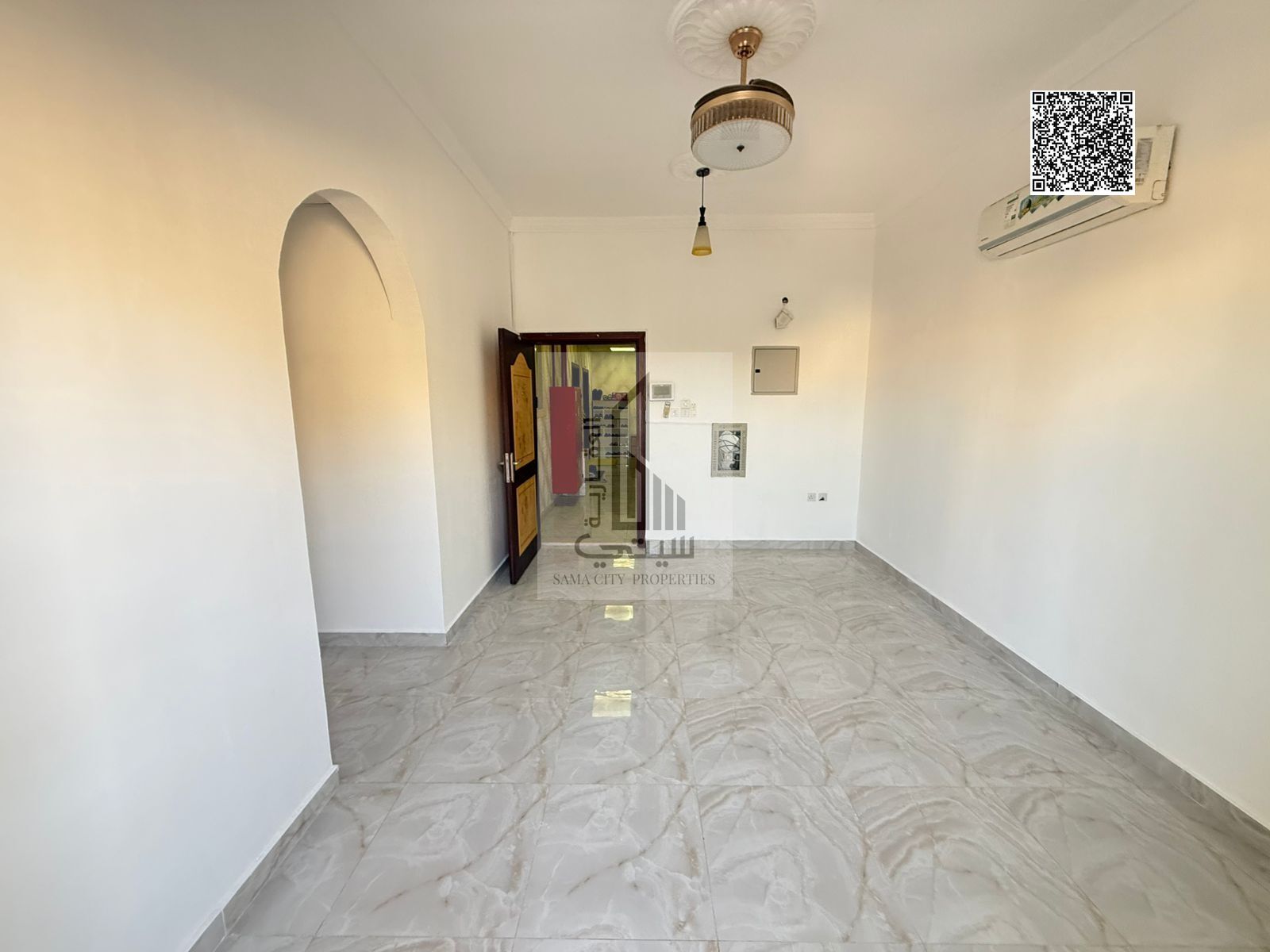 One-bedroom apartment with a living room for 12 checks