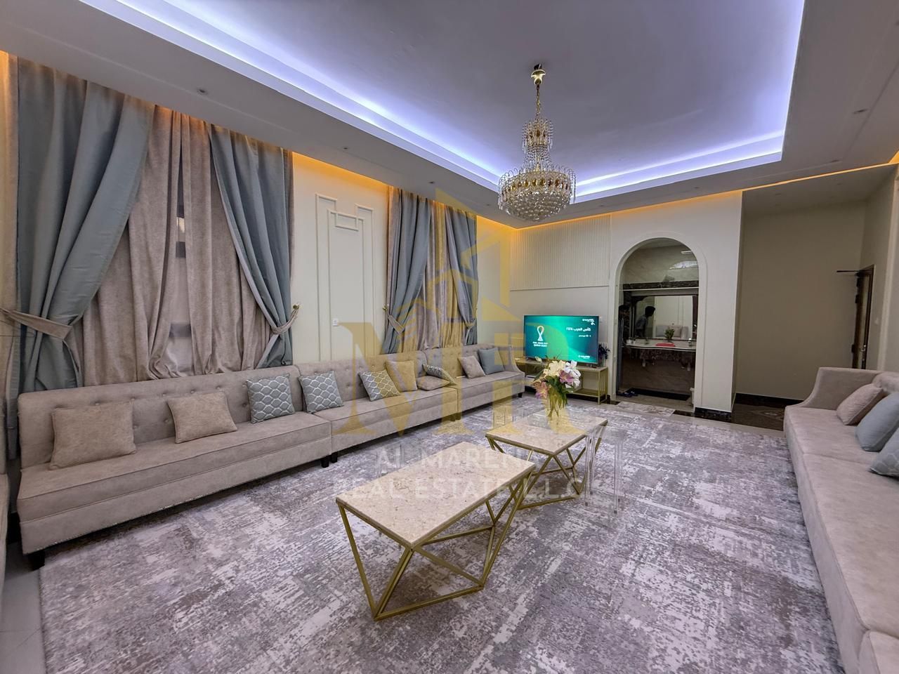 Two-story villa with a roof, 7 rooms and an annex, including electricity, water and air conditioning. Freehold ownership for all nationalities in Al M