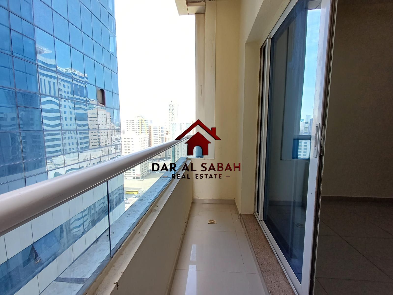 1BHK APPARTMENT WITH BALCONY•FRONT OF RTA BUS STOP•FAMILY BUILDING•1 cheque 36k