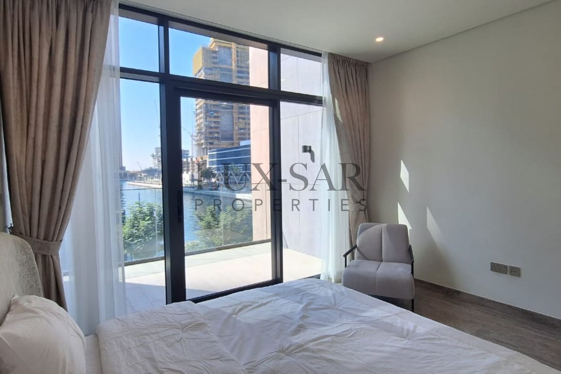 Modern 1BR with Canal View | Peninsula One | Bbay