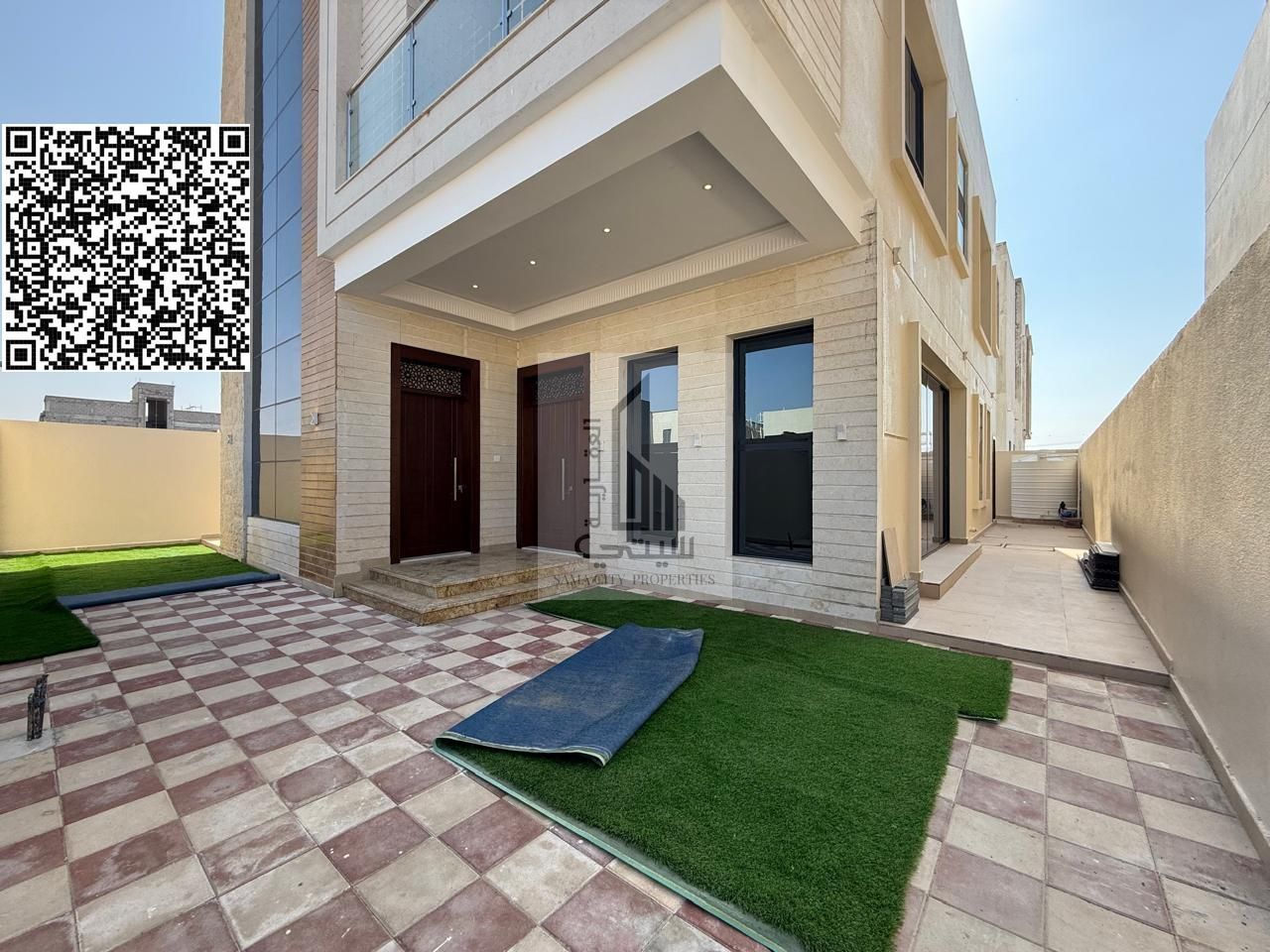 Villa with roof and swimming pool on Sheikh Mohammed Bin Zayed Road