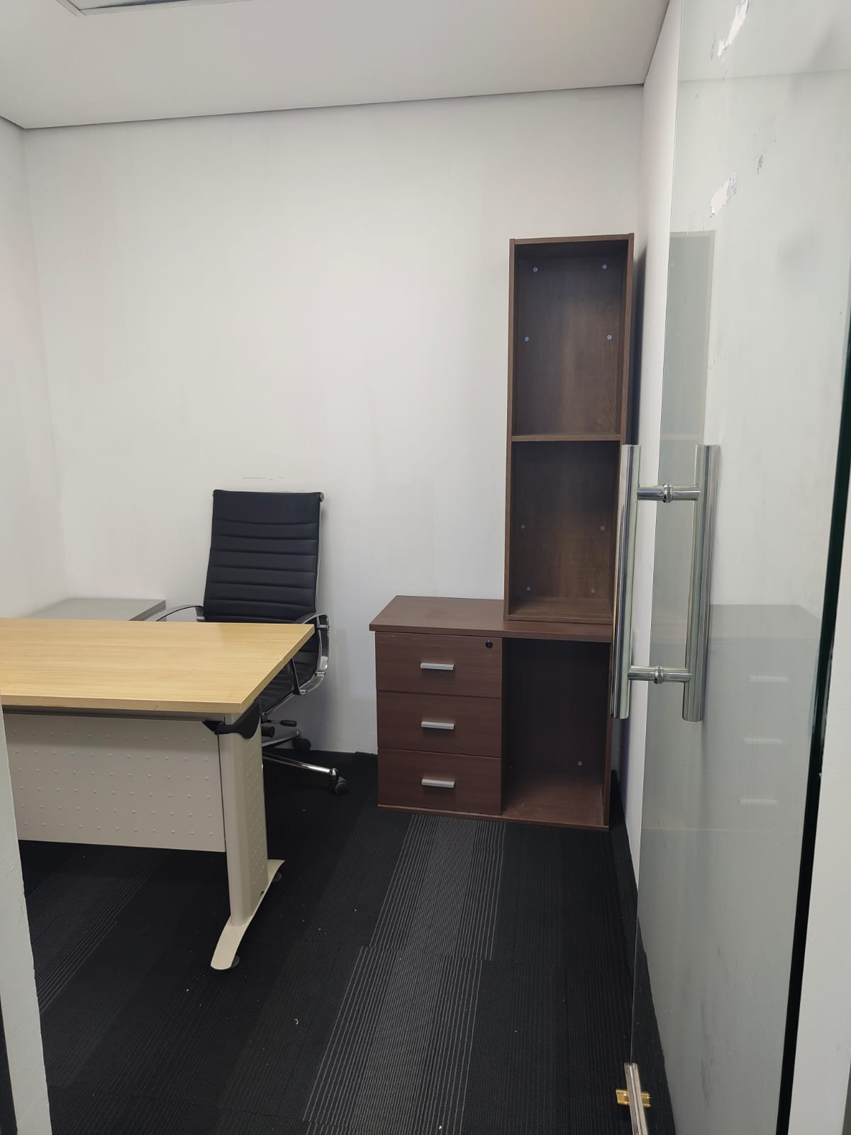 Beautiful & Fully Furnished and reasonable price 16699 100 Sqft office