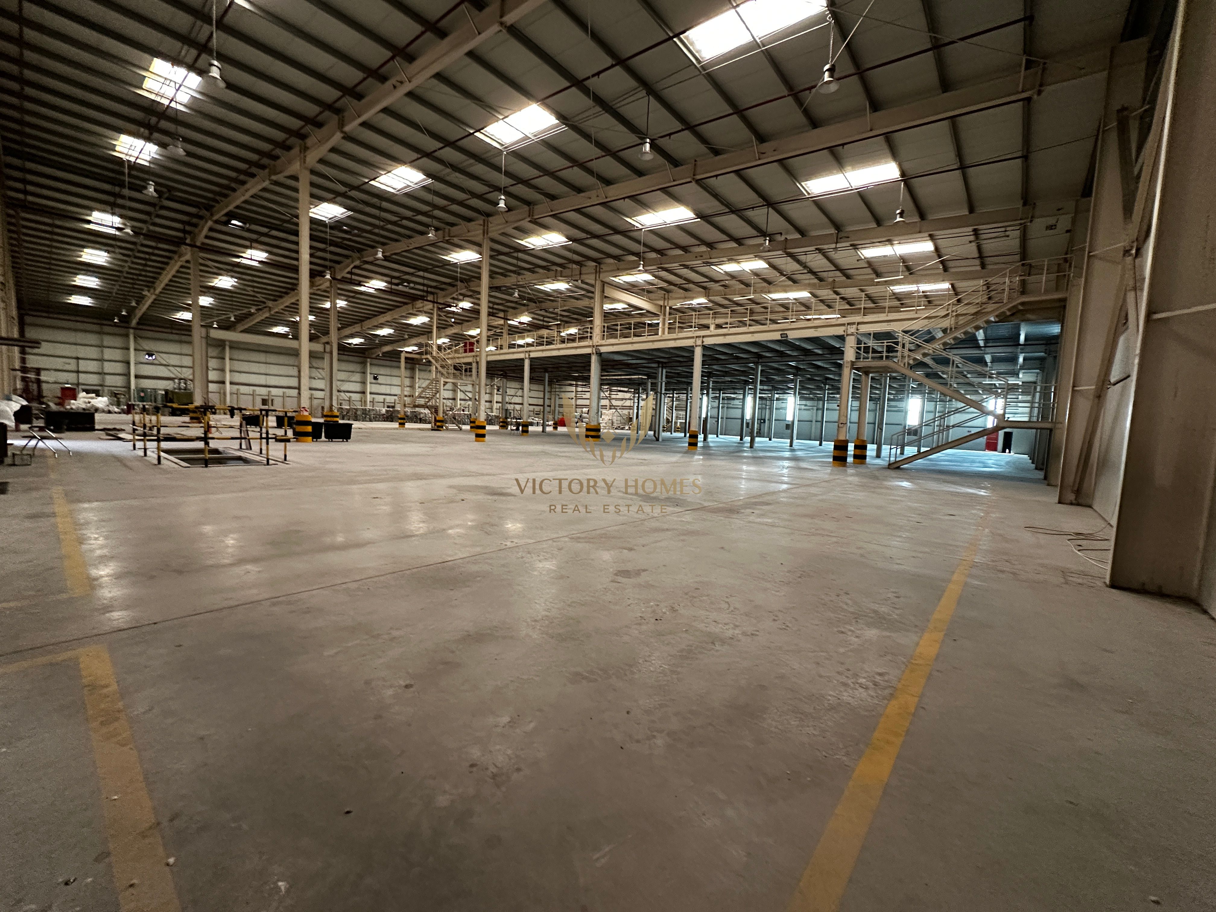 Warehouse in Jafza - Free zone for Rent