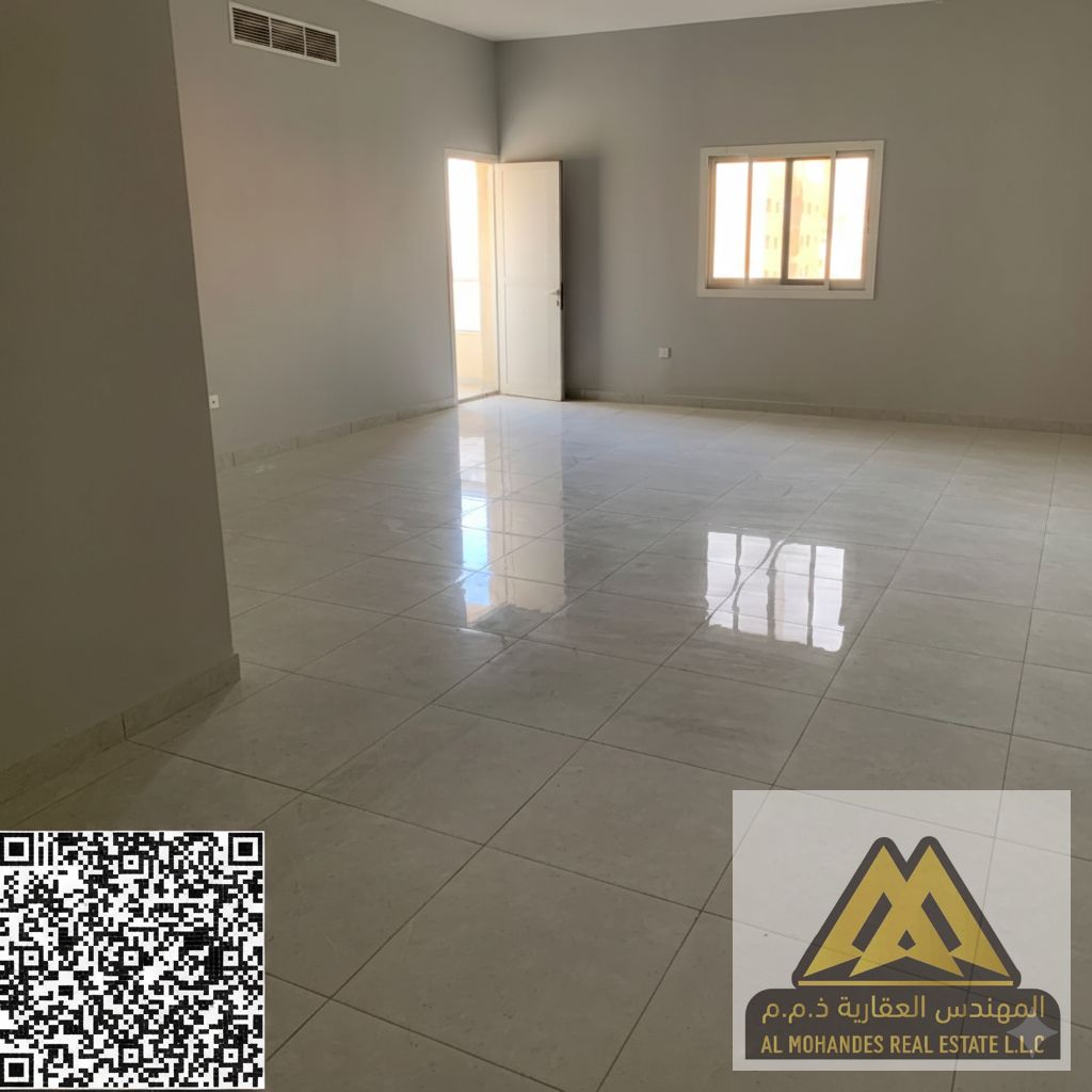 Very spacious apartment • First tenant • Balcony • Prime location