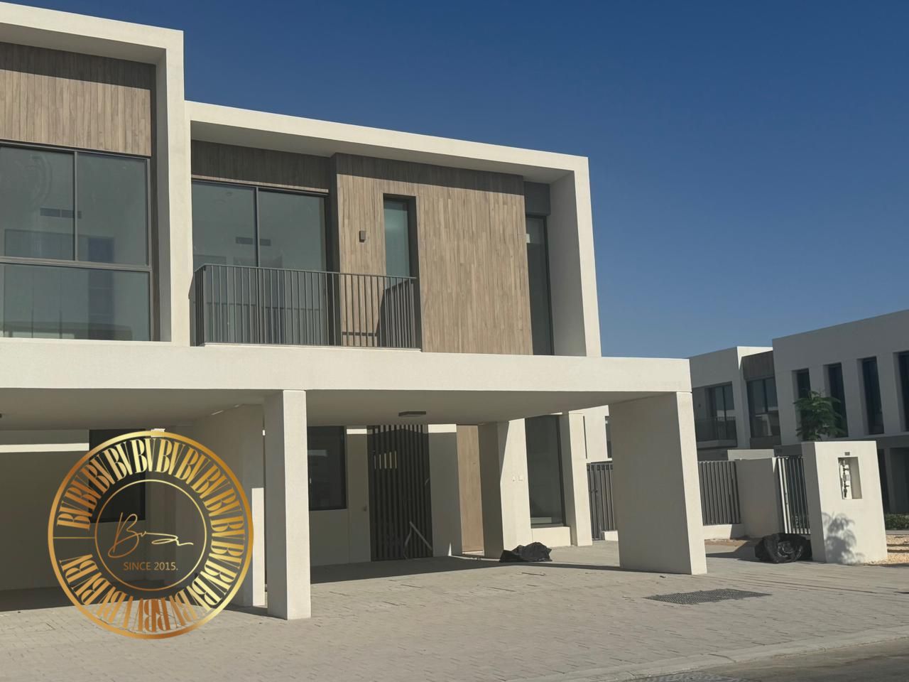READY - CLOSE TO POOL - BIGGER PLOT - LANDSCAPING