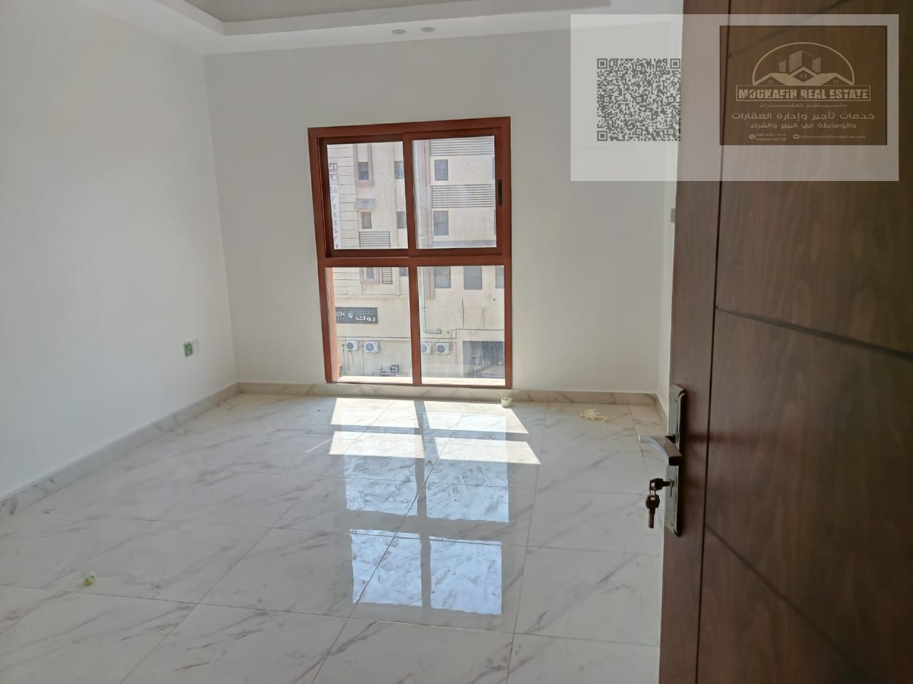 ** Hot Deal : First-occupancy 2BR Hall Master with Balcony, Super Lux Finish & Direct Dubai Exit – Grab It Now!**
