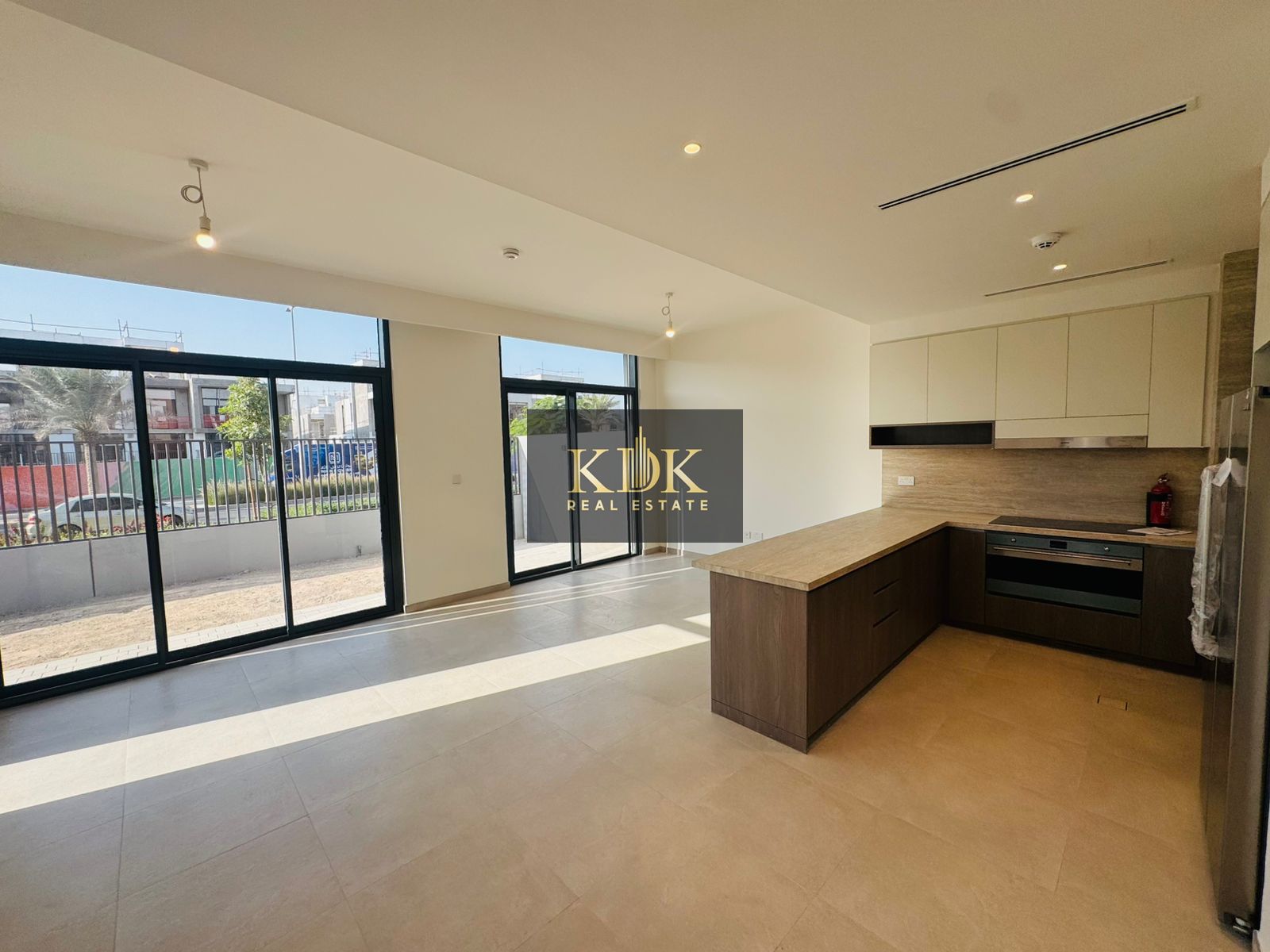 4 bed villa | Stylish | Sleek & In the Heart of It All