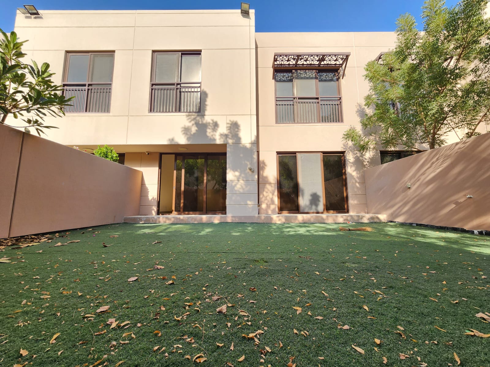 Huge offer 4 badroom villa with maid room and garden in al zahia price 190k0