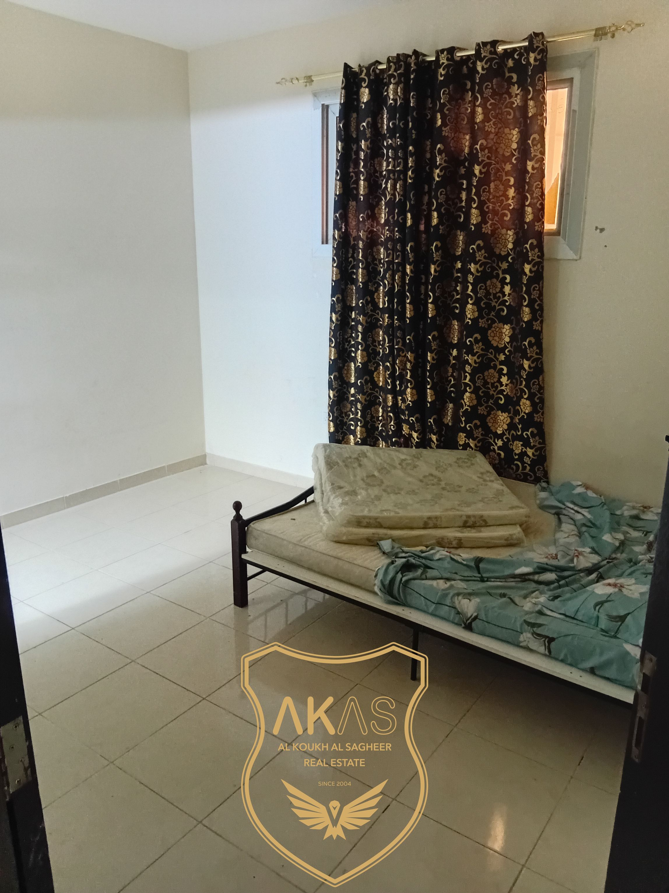 HOT OFFER 2BHK AVAILABLE FAMILY BUILDING 3300