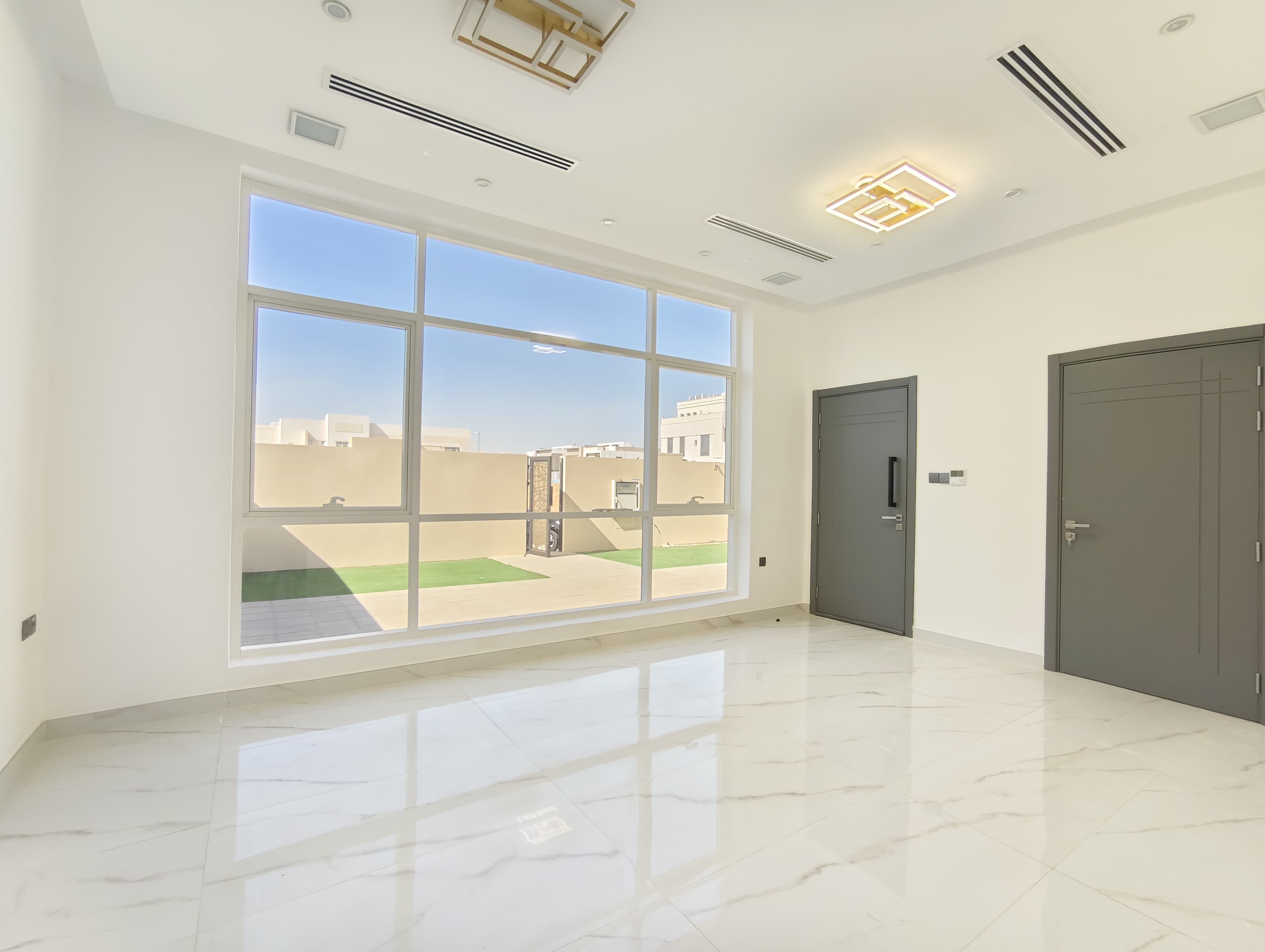 Very specius high quality finishing Ready to move 6-Bedroom 8000sqft