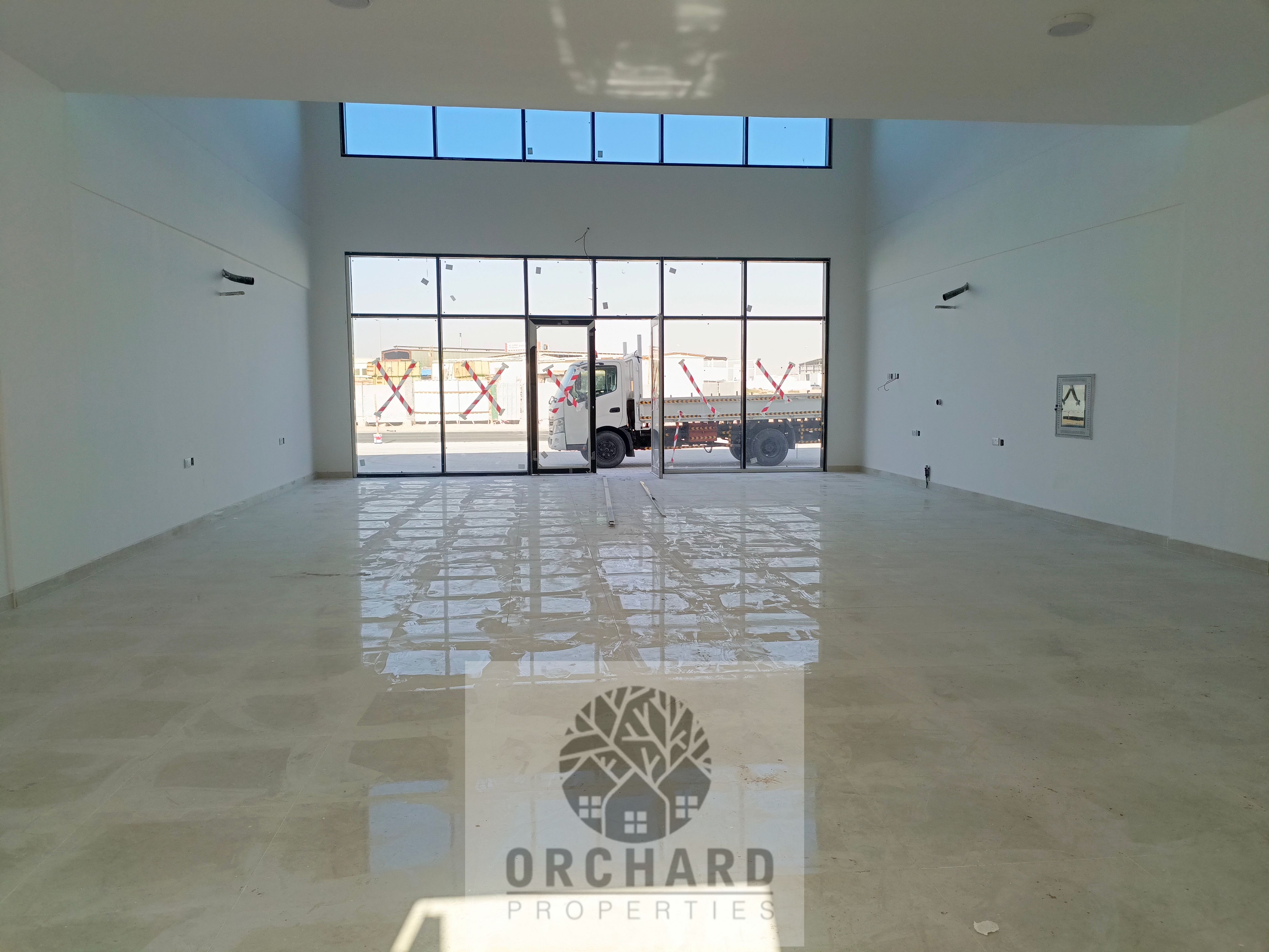 Brand new showroom Good price Front of the road Rent 120k