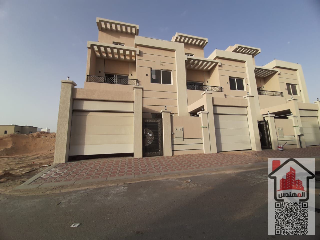 Villa for rent in Ajman, Al Zahia area Townhouse 5 rooms, a living room and a living room 75 required With air conditioners