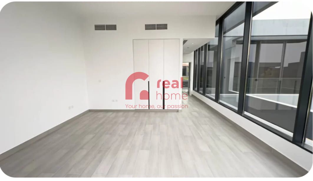 Luxury and Spacious | Prime Location | Ready | freeHold